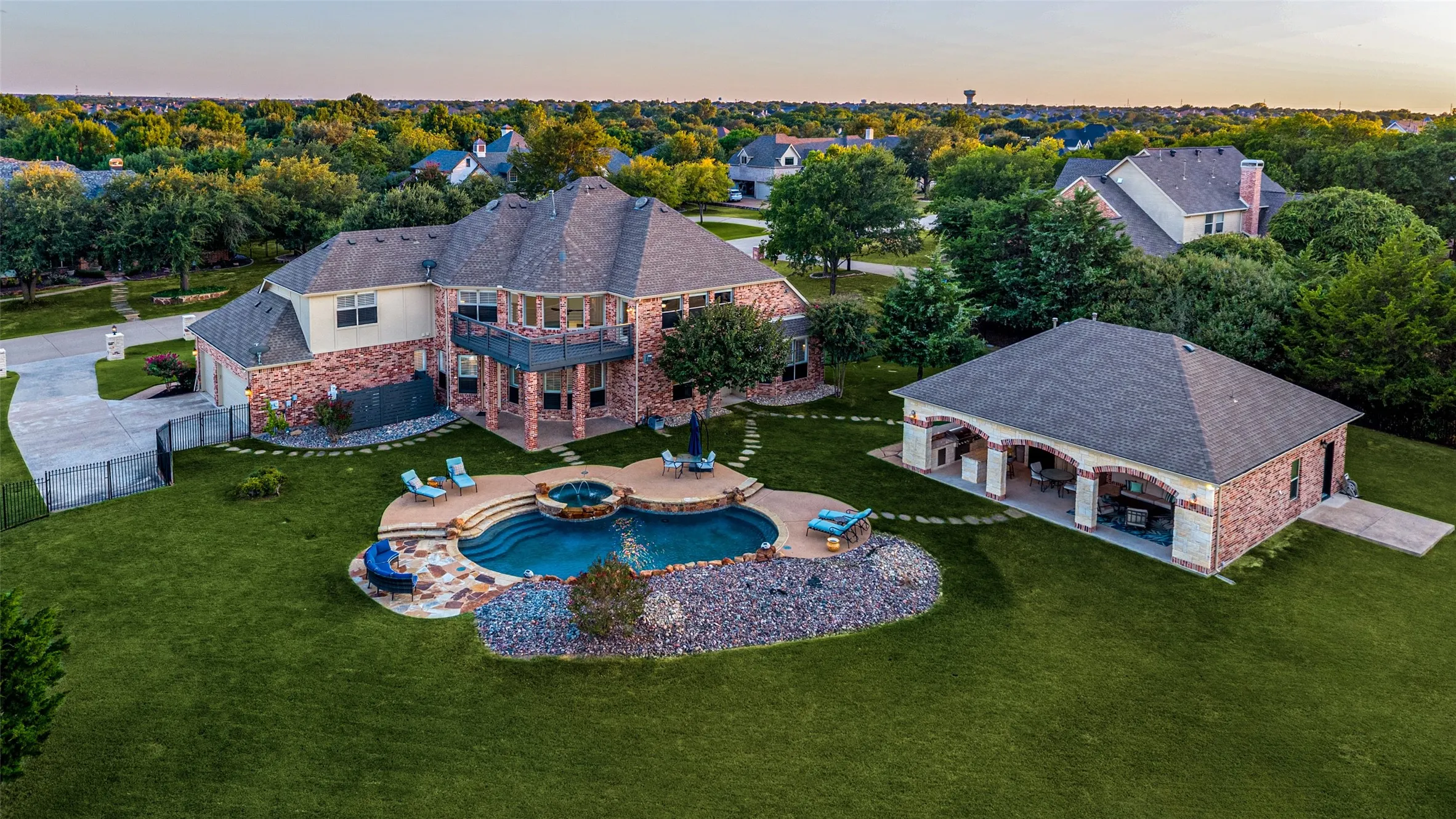 Single Family Residence For Sale in Collin County , 2821 WINDING CREEK Road, Prosper, Texas 75078, 5 Bedroom, 5 Bathroom, 3 Garage spaces, 4,418 Sqft, built in 1999, mls#21338174, Real Estate Agent in Prosper, Homes For Sale in Collin county, Homes For Sale in Prosper, Realtor in Prosper Texas, Real Estate Brokerage Independent Realty Texas, Luminita Cordes Realtor