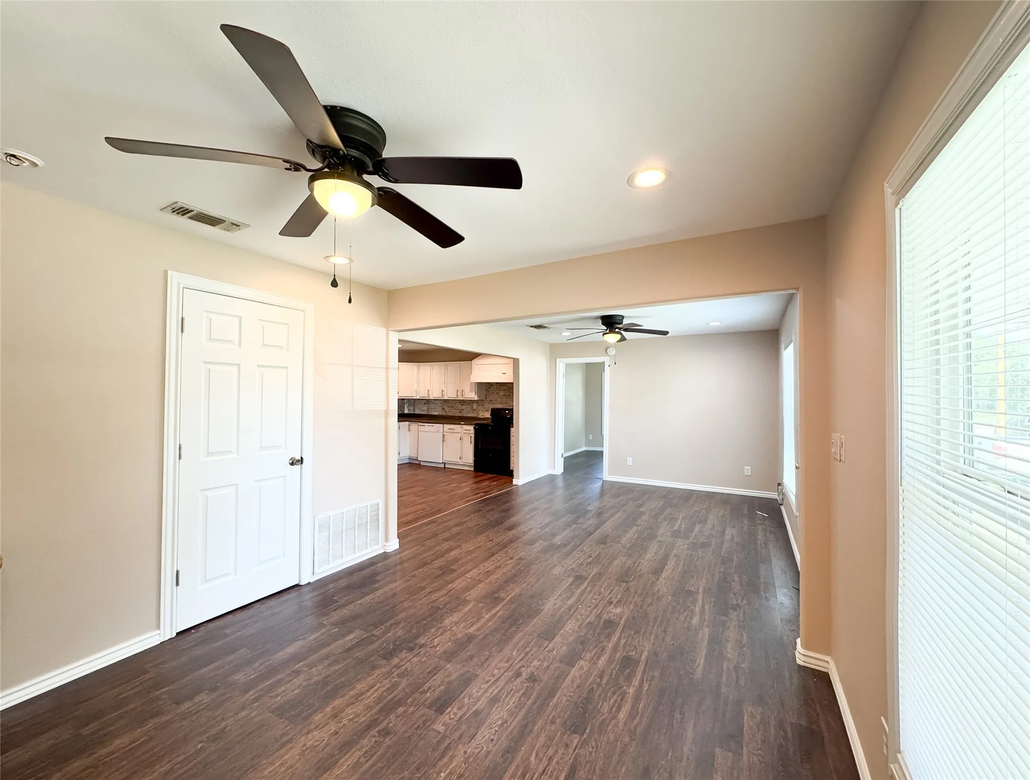 Single Family Residence For Sale in Hopkins County , 434 Woodlawn Street, Sulphur Springs, Texas 75482, 3 Bedroom, 2 Bathroom, Garage spaces, 1,248 Sqft, built in 1954, Price $192,500, mls#21359802, Real Estate Agent in Sulphur Springs, Homes For Sale in Hopkins county, Homes For Sale in Sulphur Springs, Realtor in Sulphur Springs Texas, Real Estate Brokerage Independent Realty Texas, Luminita Cordes Realtor