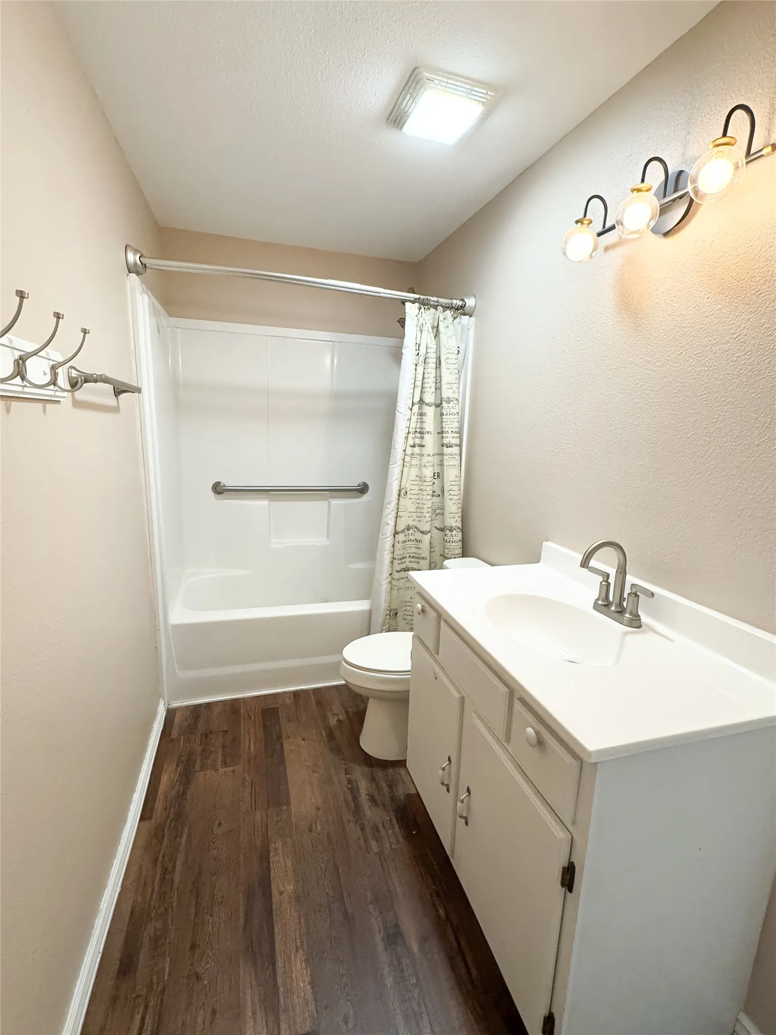 Single Family Residence For Sale in Hopkins County , 434 Woodlawn Street, Sulphur Springs, Texas 75482, 3 Bedroom, 2 Bathroom, Garage spaces, 1,248 Sqft, built in 1954, Price $192,500, mls#21359802, Real Estate Agent in Sulphur Springs, Homes For Sale in Hopkins county, Homes For Sale in Sulphur Springs, Realtor in Sulphur Springs Texas, Real Estate Brokerage Independent Realty Texas, Luminita Cordes Realtor