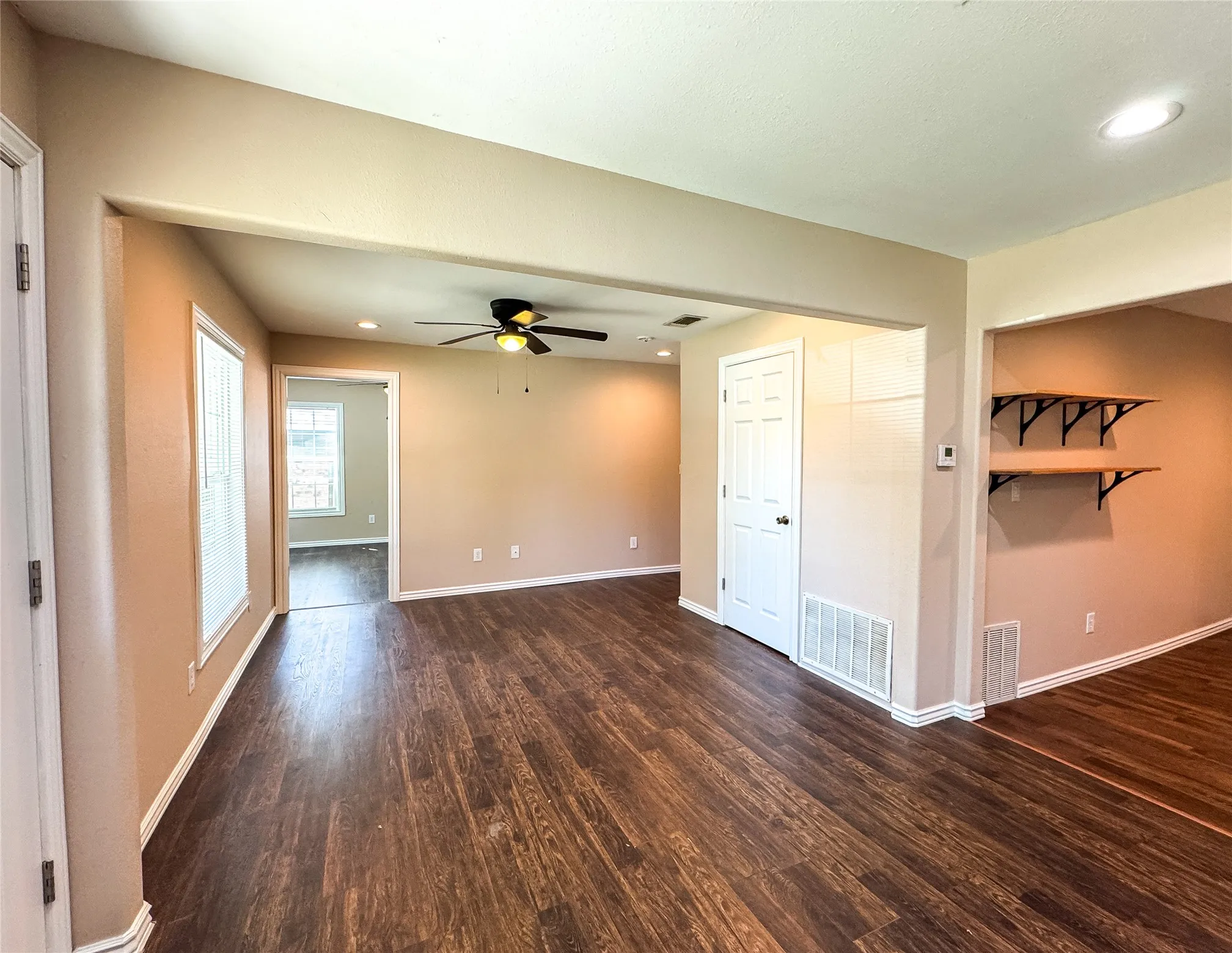 Single Family Residence For Sale in Hopkins County , 434 Woodlawn Street, Sulphur Springs, Texas 75482, 3 Bedroom, 2 Bathroom, Garage spaces, 1,248 Sqft, built in 1954, Price $192,500, mls#21359802, Real Estate Agent in Sulphur Springs, Homes For Sale in Hopkins county, Homes For Sale in Sulphur Springs, Realtor in Sulphur Springs Texas, Real Estate Brokerage Independent Realty Texas, Luminita Cordes Realtor