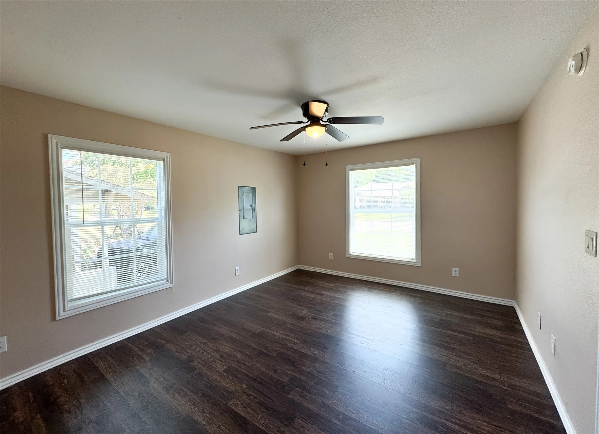 Single Family Residence For Sale in Hopkins County , 434 Woodlawn Street, Sulphur Springs, Texas 75482, 3 Bedroom, 2 Bathroom, Garage spaces, 1,248 Sqft, built in 1954, Price $192,500, mls#21359802, Real Estate Agent in Sulphur Springs, Homes For Sale in Hopkins county, Homes For Sale in Sulphur Springs, Realtor in Sulphur Springs Texas, Real Estate Brokerage Independent Realty Texas, Luminita Cordes Realtor