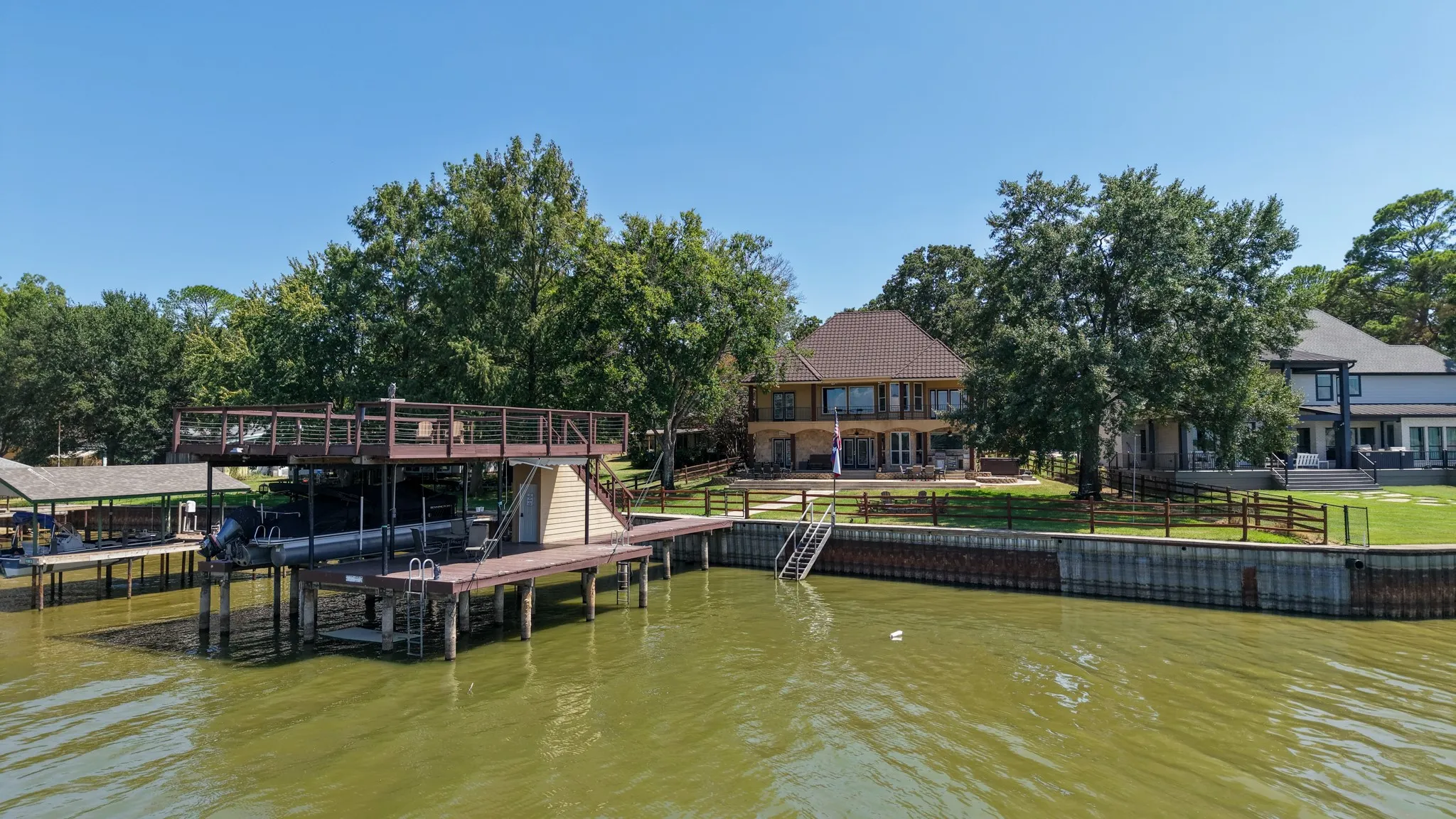 Single Family Residence For Sale in Henderson County , 152 Sunset Drive, Gun Barrel City, Texas 75156, 5 Bedroom, 4 Bathroom, 2 Garage spaces, 2,952 Sqft, built in 2003, mls#21358711, Real Estate Agent in Gun Barrel City, Homes For Sale in Henderson county, Homes For Sale in Gun Barrel City, Realtor in Gun Barrel City Texas, Real Estate Brokerage Independent Realty Texas, Luminita Cordes Realtor