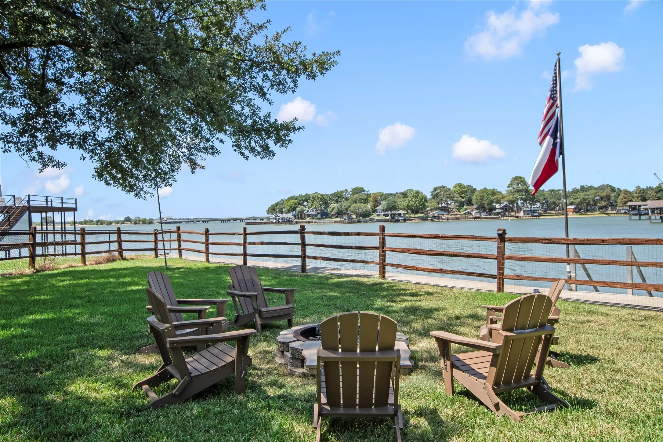 Single Family Residence For Sale in Henderson County , 152 Sunset Drive, Gun Barrel City, Texas 75156, 5 Bedroom, 4 Bathroom, 2 Garage spaces, 2,952 Sqft, built in 2003, mls#21358711, Real Estate Agent in Gun Barrel City, Homes For Sale in Henderson county, Homes For Sale in Gun Barrel City, Realtor in Gun Barrel City Texas, Real Estate Brokerage Independent Realty Texas, Luminita Cordes Realtor