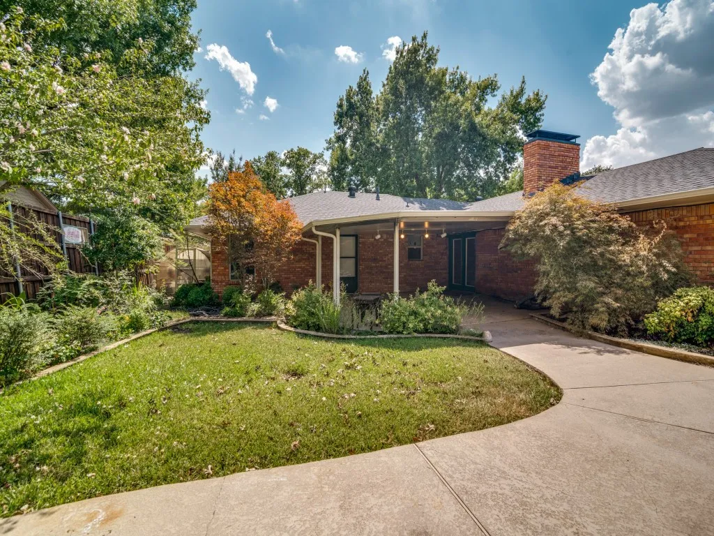 Single Family Residence For Sale in Dallas County , 10216 Plummer Drive, Dallas, Texas 75228, 3 Bedroom, 3 Bathroom, 2 Garage spaces, 2,114 Sqft, built in 1956, mls#21358134, Real Estate Agent in Dallas, Homes For Sale in Dallas county, Homes For Sale in Dallas, Realtor in Dallas Texas, Real Estate Brokerage Independent Realty Texas, Luminita Cordes Realtor