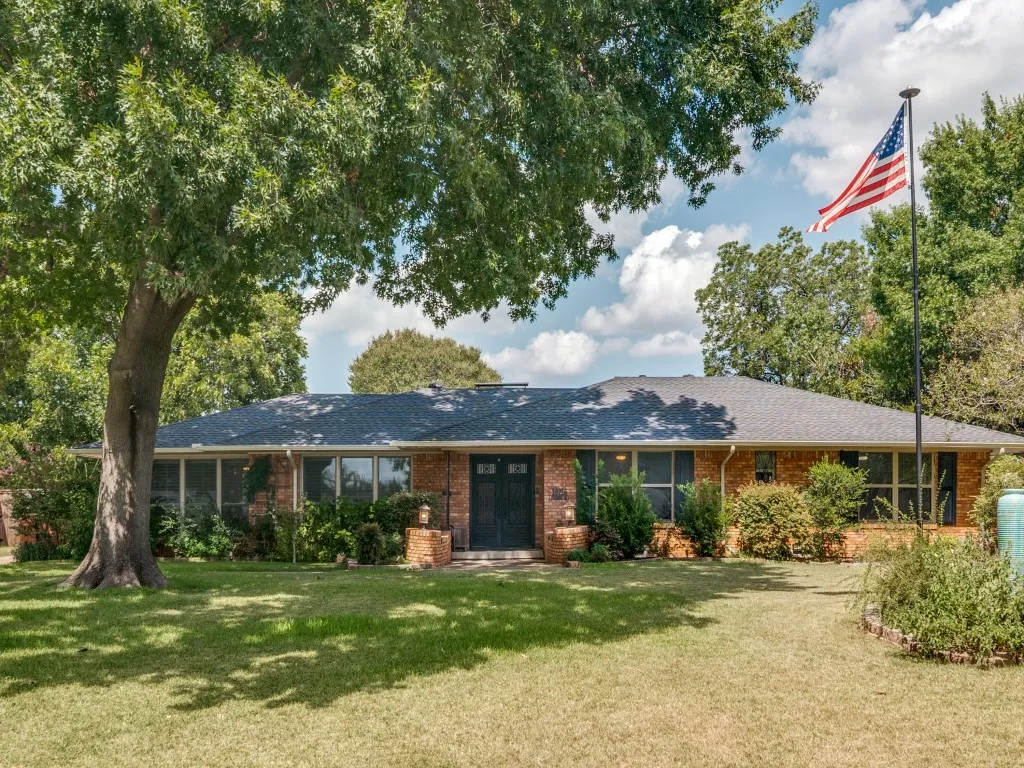 Single Family Residence For Sale in Dallas County , 10216 Plummer Drive, Dallas, Texas 75228, 3 Bedroom, 3 Bathroom, 2 Garage spaces, 2,114 Sqft, built in 1956, mls#21358134, Real Estate Agent in Dallas, Homes For Sale in Dallas county, Homes For Sale in Dallas, Realtor in Dallas Texas, Real Estate Brokerage Independent Realty Texas, Luminita Cordes Realtor