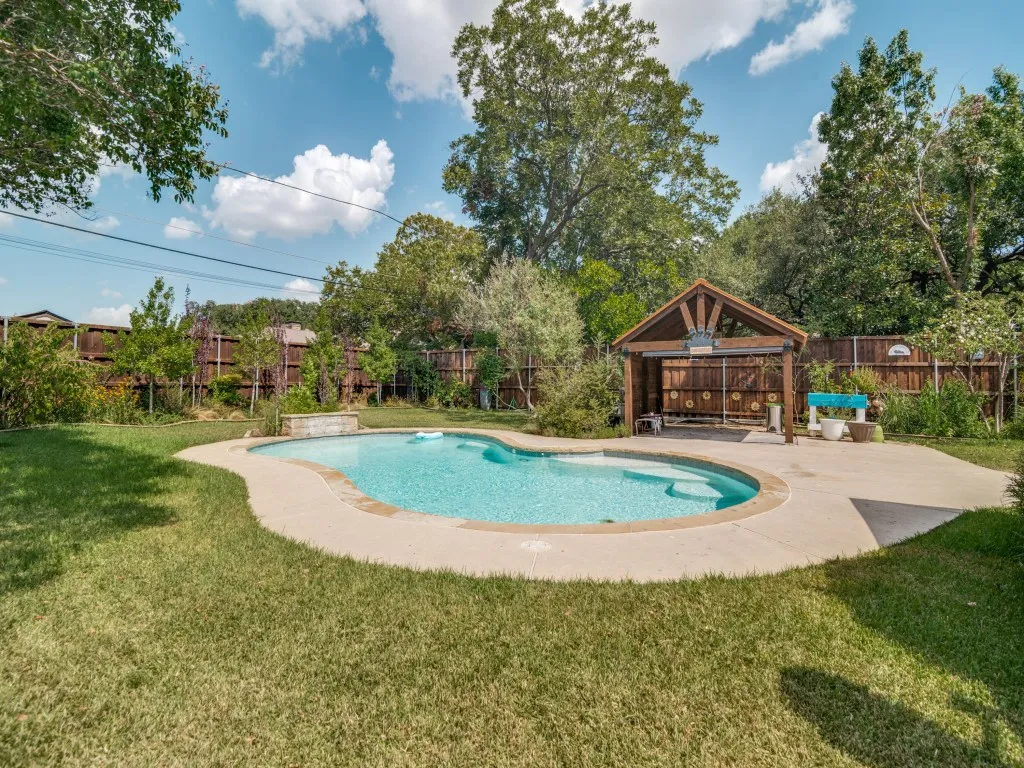 Single Family Residence For Sale in Dallas County , 10216 Plummer Drive, Dallas, Texas 75228, 3 Bedroom, 3 Bathroom, 2 Garage spaces, 2,114 Sqft, built in 1956, mls#21358134, Real Estate Agent in Dallas, Homes For Sale in Dallas county, Homes For Sale in Dallas, Realtor in Dallas Texas, Real Estate Brokerage Independent Realty Texas, Luminita Cordes Realtor