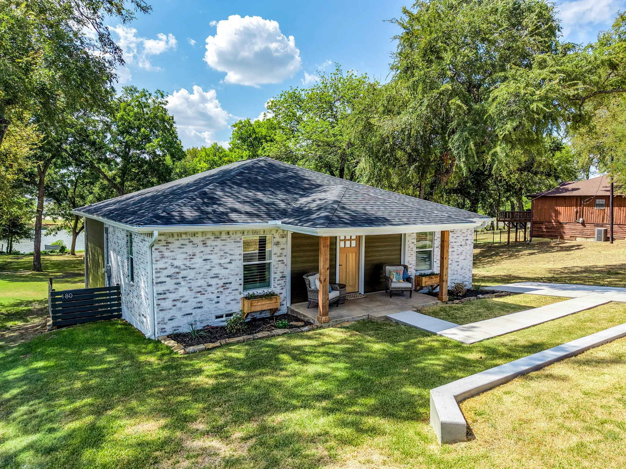 Single Family Residence For Sale in Rains County , 180 Shoreline Road, East Tawakoni, Texas 75472, 3 Bedroom, 3 Bathroom, Garage spaces, 2,508 Sqft, built in 1972, mls#21357568, Real Estate Agent in East Tawakoni, Homes For Sale in Rains county, Homes For Sale in East Tawakoni, Realtor in East Tawakoni Texas, Real Estate Brokerage Independent Realty Texas, Luminita Cordes Realtor