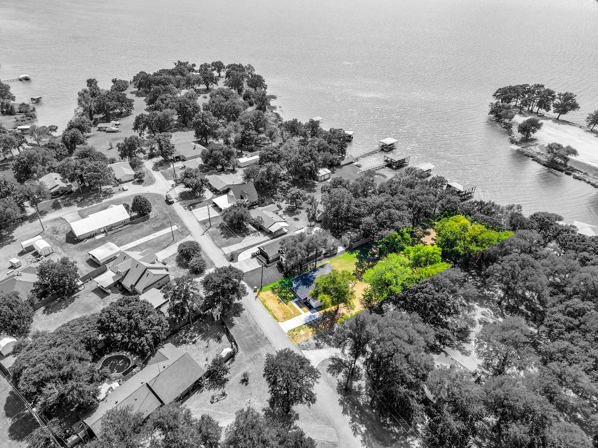 Single Family Residence For Sale in Rains County , 180 Shoreline Road, East Tawakoni, Texas 75472, 3 Bedroom, 3 Bathroom, Garage spaces, 2,508 Sqft, built in 1972, mls#21357568, Real Estate Agent in East Tawakoni, Homes For Sale in Rains county, Homes For Sale in East Tawakoni, Realtor in East Tawakoni Texas, Real Estate Brokerage Independent Realty Texas, Luminita Cordes Realtor