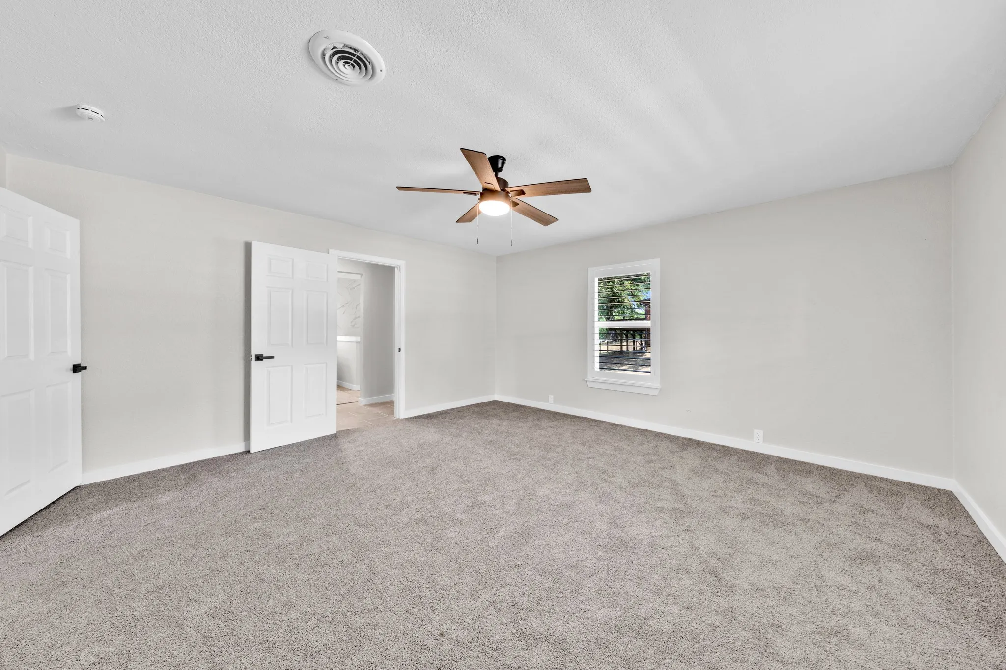 Single Family Residence For Sale in Rains County , 180 Shoreline Road, East Tawakoni, Texas 75472, 3 Bedroom, 3 Bathroom, Garage spaces, 2,508 Sqft, built in 1972, mls#21357568, Real Estate Agent in East Tawakoni, Homes For Sale in Rains county, Homes For Sale in East Tawakoni, Realtor in East Tawakoni Texas, Real Estate Brokerage Independent Realty Texas, Luminita Cordes Realtor