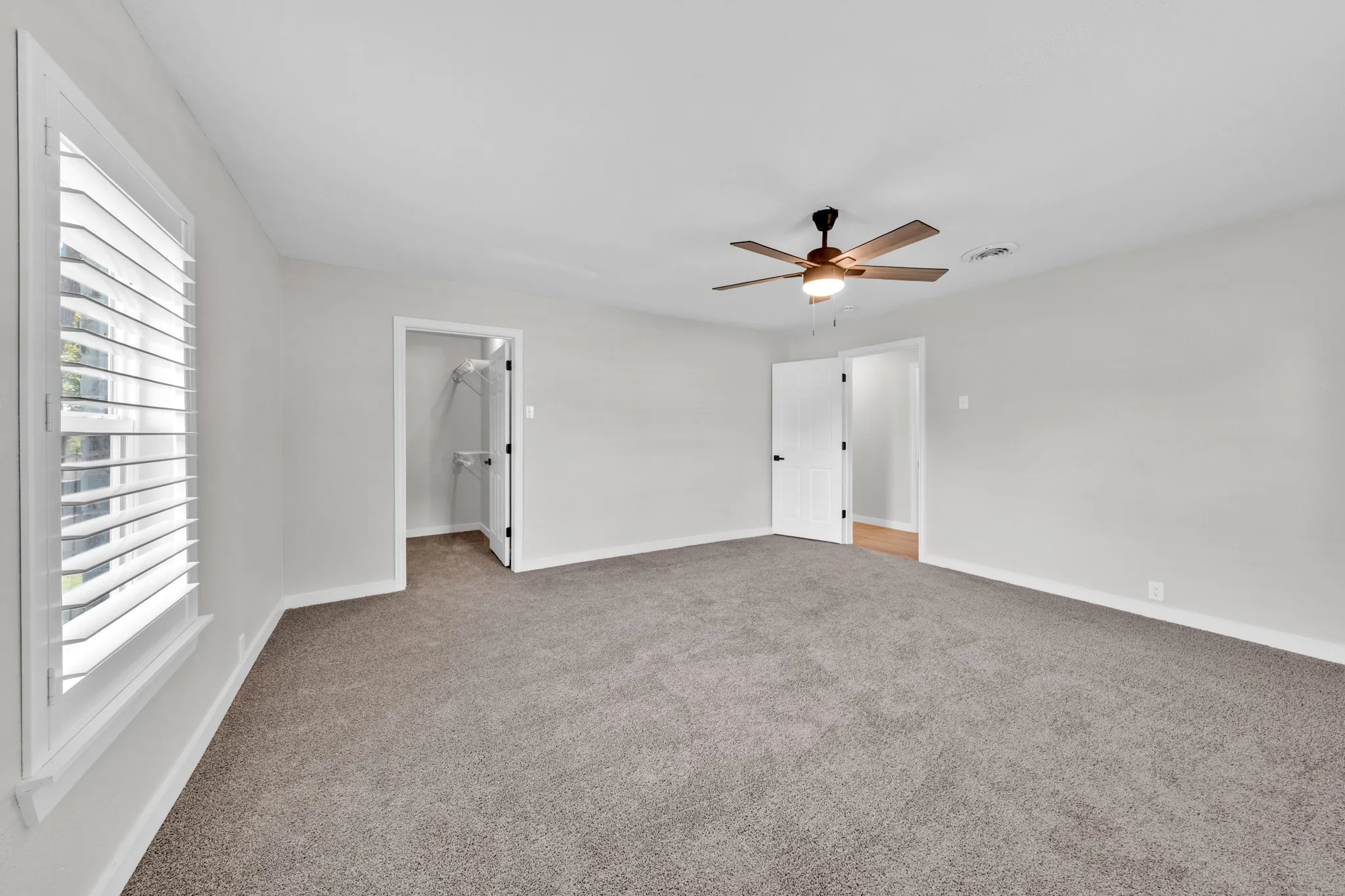 Single Family Residence For Sale in Rains County , 180 Shoreline Road, East Tawakoni, Texas 75472, 3 Bedroom, 3 Bathroom, Garage spaces, 2,508 Sqft, built in 1972, mls#21357568, Real Estate Agent in East Tawakoni, Homes For Sale in Rains county, Homes For Sale in East Tawakoni, Realtor in East Tawakoni Texas, Real Estate Brokerage Independent Realty Texas, Luminita Cordes Realtor