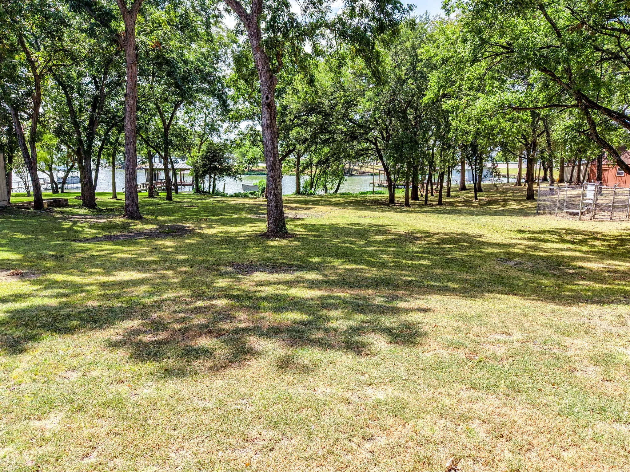 Single Family Residence For Sale in Rains County , 180 Shoreline Road, East Tawakoni, Texas 75472, 3 Bedroom, 3 Bathroom, Garage spaces, 2,508 Sqft, built in 1972, mls#21357568, Real Estate Agent in East Tawakoni, Homes For Sale in Rains county, Homes For Sale in East Tawakoni, Realtor in East Tawakoni Texas, Real Estate Brokerage Independent Realty Texas, Luminita Cordes Realtor