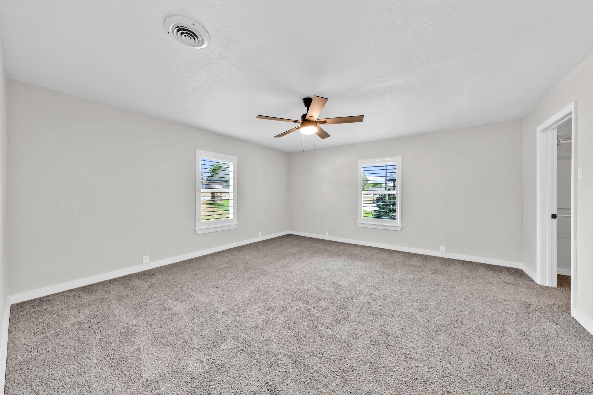 Single Family Residence For Sale in Rains County , 180 Shoreline Road, East Tawakoni, Texas 75472, 3 Bedroom, 3 Bathroom, Garage spaces, 2,508 Sqft, built in 1972, mls#21357568, Real Estate Agent in East Tawakoni, Homes For Sale in Rains county, Homes For Sale in East Tawakoni, Realtor in East Tawakoni Texas, Real Estate Brokerage Independent Realty Texas, Luminita Cordes Realtor