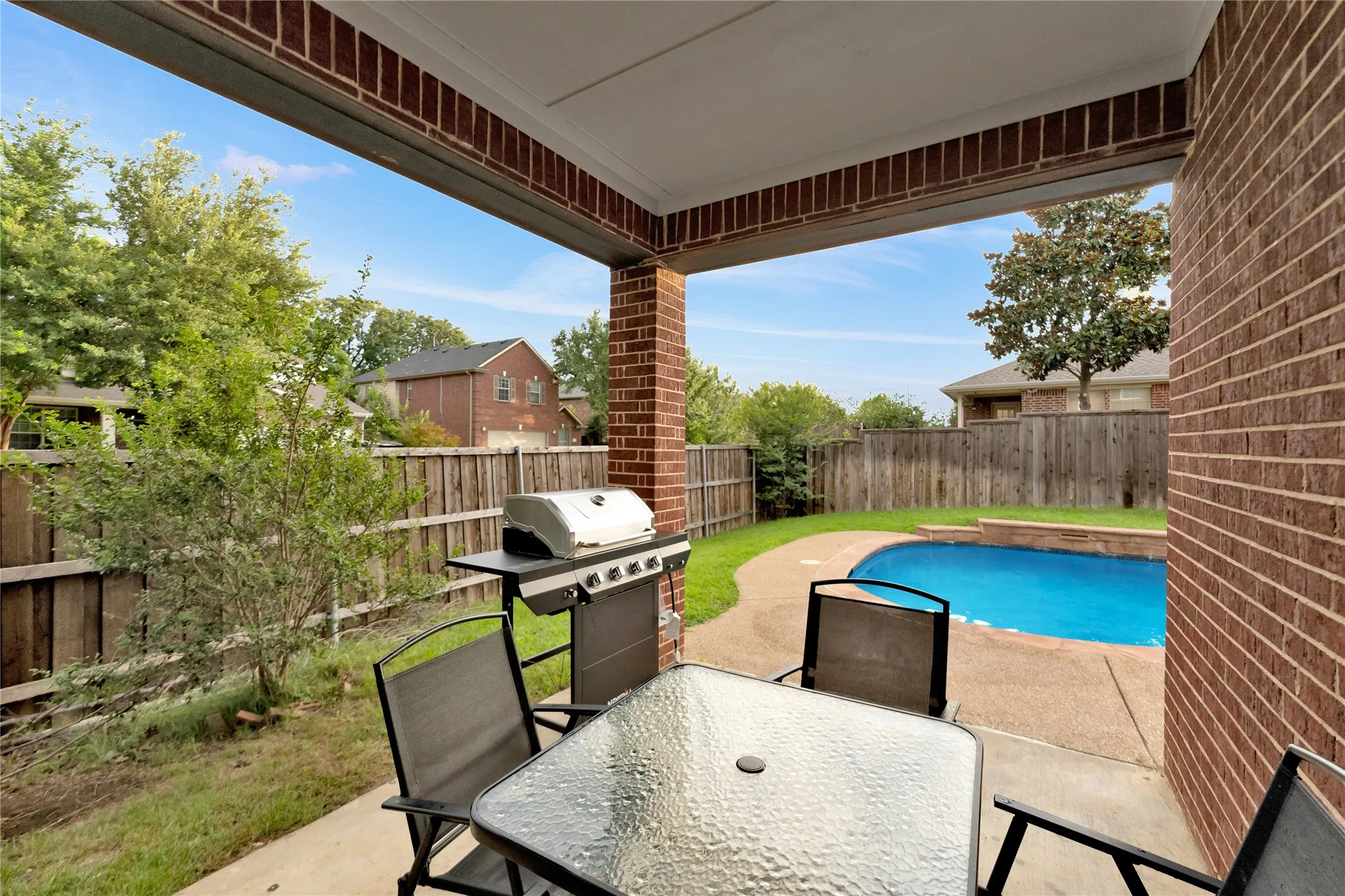Single Family Residence For Sale in Tarrant County , 308 foxbury Drive, Euless, Texas 76040, 4 Bedroom, 3 Bathroom, 2 Garage spaces, 2,666 Sqft, built in 2004, mls#21360409, Real Estate Agent in Euless, Homes For Sale in Tarrant county, Homes For Sale in Euless, Realtor in Euless Texas, Real Estate Brokerage Independent Realty Texas, Luminita Cordes Realtor