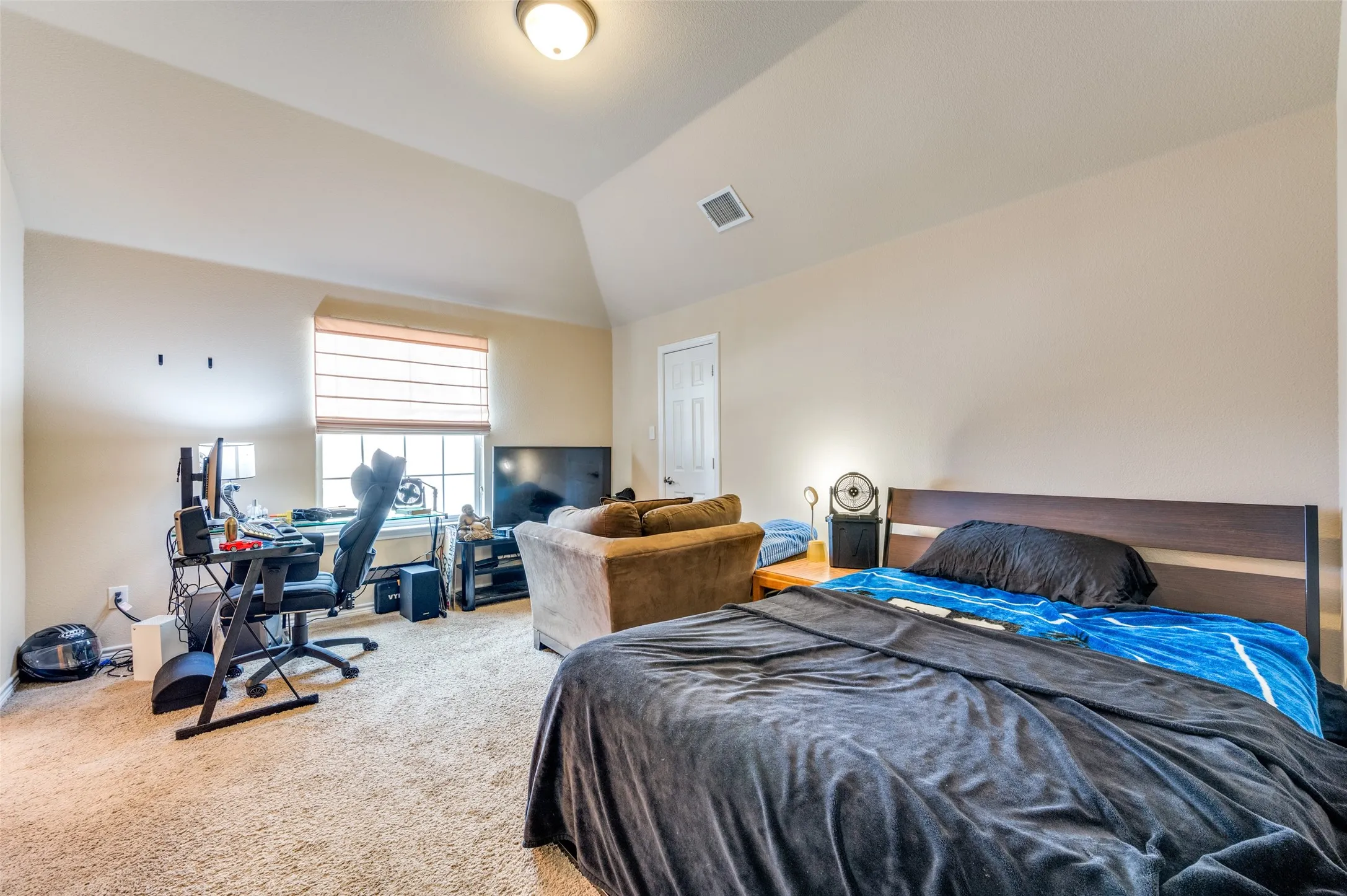 Single Family Residence For Sale in Collin County , 314 Trakehner Trail, Celina, Texas 75009, 5 Bedroom, 4 Bathroom, 2 Garage spaces, 4,418 Sqft, built in 2013, mls#21328186, Real Estate Agent in Celina, Homes For Sale in Collin county, Homes For Sale in Celina, Realtor in Celina Texas, Real Estate Brokerage Independent Realty Texas, Luminita Cordes Realtor