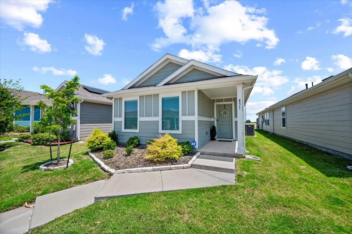 Single Family Residence For Sale in Ellis County , 431 Corsair Way, Ferris, Texas 75125, 4 Bedroom, 2 Bathroom, Garage spaces, 1,366 Sqft, built in 2023, mls#21360440, Real Estate Agent in Ferris, Homes For Sale in Ellis county, Homes For Sale in Ferris, Realtor in Ferris Texas, Real Estate Brokerage Independent Realty Texas, Luminita Cordes Realtor