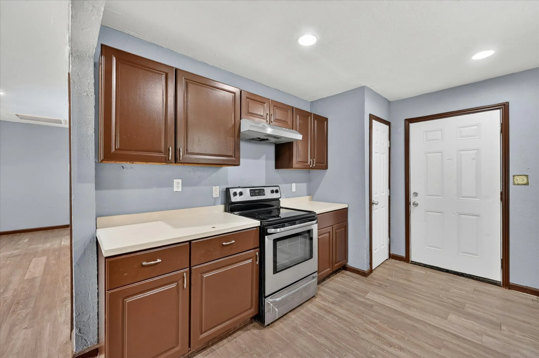 Single Family Residence For Rent in Johnson County , 601 Royal Street, Cleburne, Texas 76031, 1 Bedroom, 1 Bathroom, Garage spaces, 720 Sqft, built in 1986, mls#21360446, Real Estate Agent in Cleburne, Homes For Rent in Johnson county, Homes For Rent in Cleburne, Realtor in Cleburne Texas, Real Estate Brokerage Independent Realty Texas, Luminita Cordes Realtor