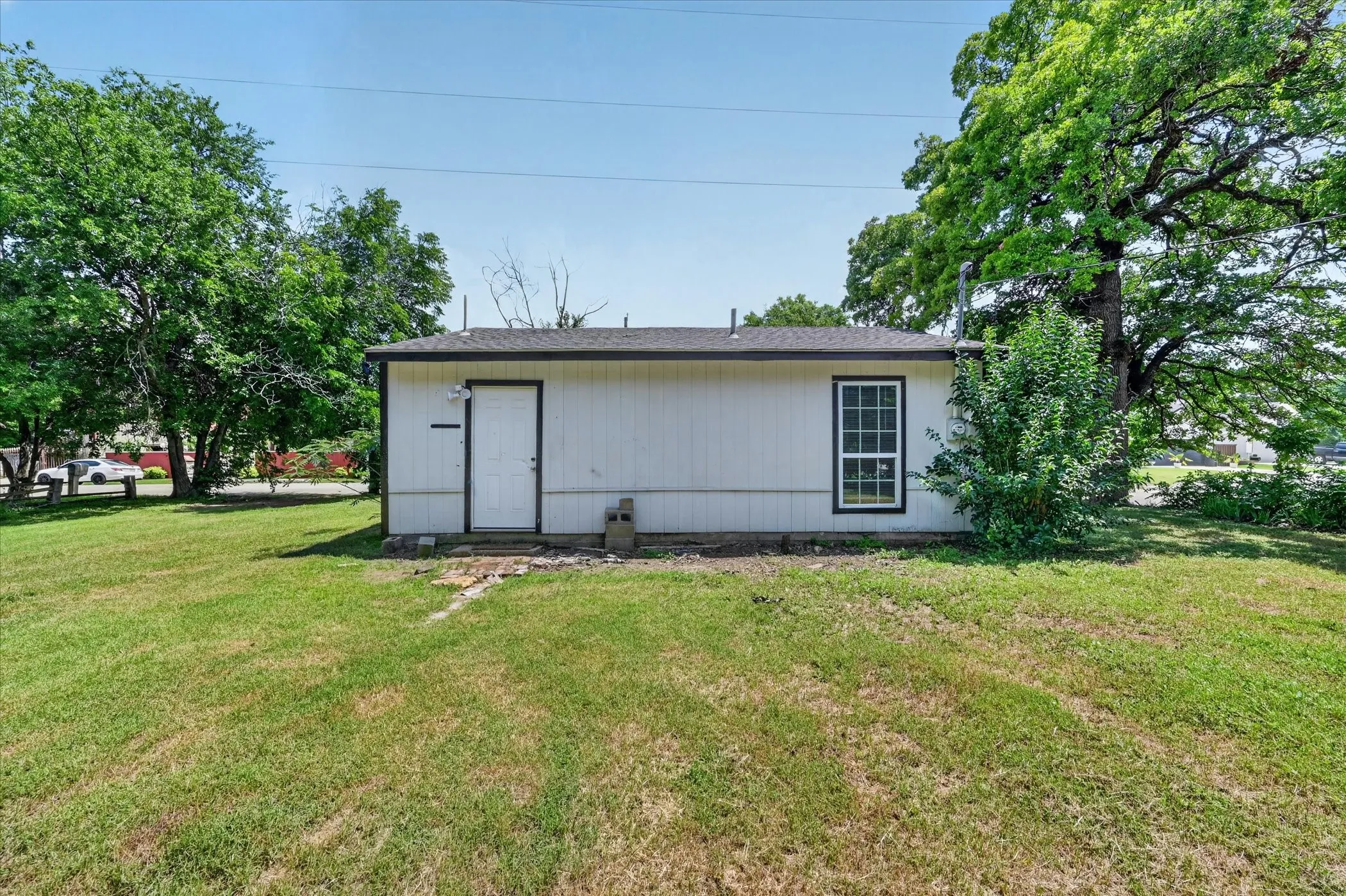 Single Family Residence For Rent in Johnson County , 601 Royal Street, Cleburne, Texas 76031, 1 Bedroom, 1 Bathroom, Garage spaces, 720 Sqft, built in 1986, mls#21360446, Real Estate Agent in Cleburne, Homes For Rent in Johnson county, Homes For Rent in Cleburne, Realtor in Cleburne Texas, Real Estate Brokerage Independent Realty Texas, Luminita Cordes Realtor