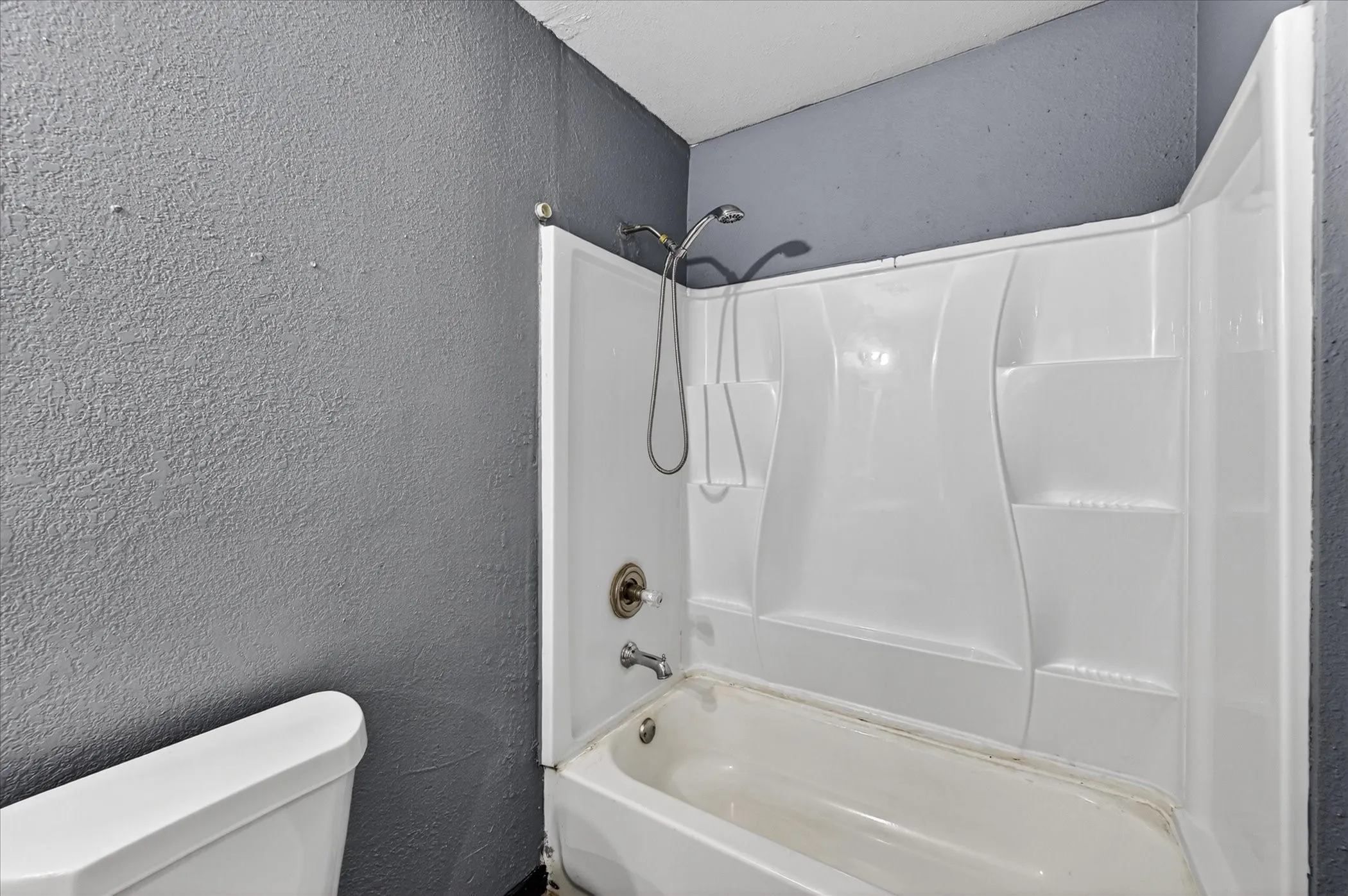 Single Family Residence For Rent in Johnson County , 601 Royal Street, Cleburne, Texas 76031, 1 Bedroom, 1 Bathroom, Garage spaces, 720 Sqft, built in 1986, mls#21360446, Real Estate Agent in Cleburne, Homes For Rent in Johnson county, Homes For Rent in Cleburne, Realtor in Cleburne Texas, Real Estate Brokerage Independent Realty Texas, Luminita Cordes Realtor