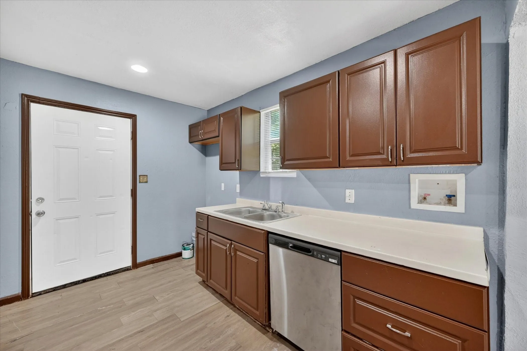 Single Family Residence For Rent in Johnson County , 601 Royal Street, Cleburne, Texas 76031, 1 Bedroom, 1 Bathroom, Garage spaces, 720 Sqft, built in 1986, mls#21360446, Real Estate Agent in Cleburne, Homes For Rent in Johnson county, Homes For Rent in Cleburne, Realtor in Cleburne Texas, Real Estate Brokerage Independent Realty Texas, Luminita Cordes Realtor