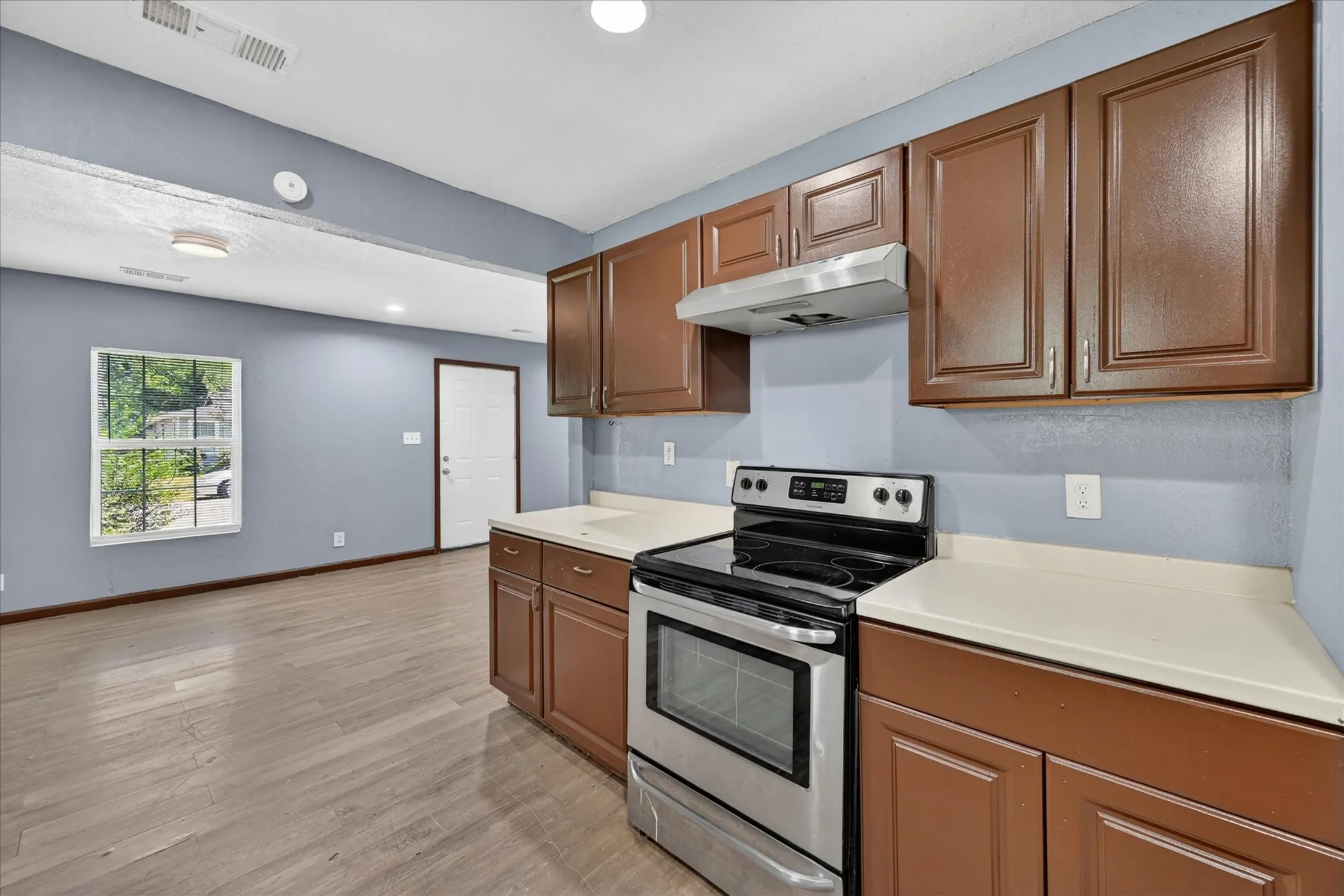 Single Family Residence For Rent in Johnson County , 601 Royal Street, Cleburne, Texas 76031, 1 Bedroom, 1 Bathroom, Garage spaces, 720 Sqft, built in 1986, mls#21360446, Real Estate Agent in Cleburne, Homes For Rent in Johnson county, Homes For Rent in Cleburne, Realtor in Cleburne Texas, Real Estate Brokerage Independent Realty Texas, Luminita Cordes Realtor
