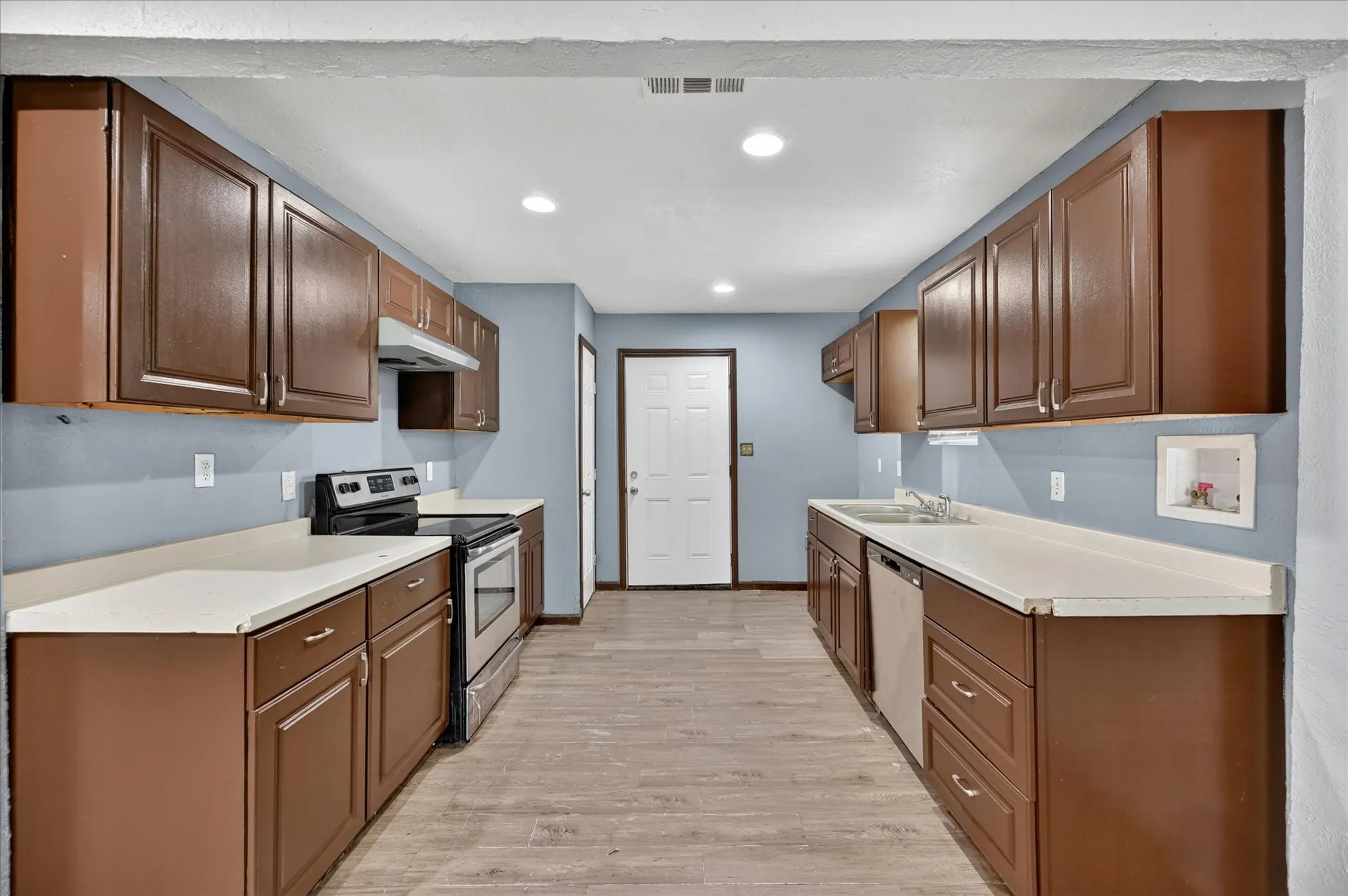 Single Family Residence For Rent in Johnson County , 601 Royal Street, Cleburne, Texas 76031, 1 Bedroom, 1 Bathroom, Garage spaces, 720 Sqft, built in 1986, mls#21360446, Real Estate Agent in Cleburne, Homes For Rent in Johnson county, Homes For Rent in Cleburne, Realtor in Cleburne Texas, Real Estate Brokerage Independent Realty Texas, Luminita Cordes Realtor