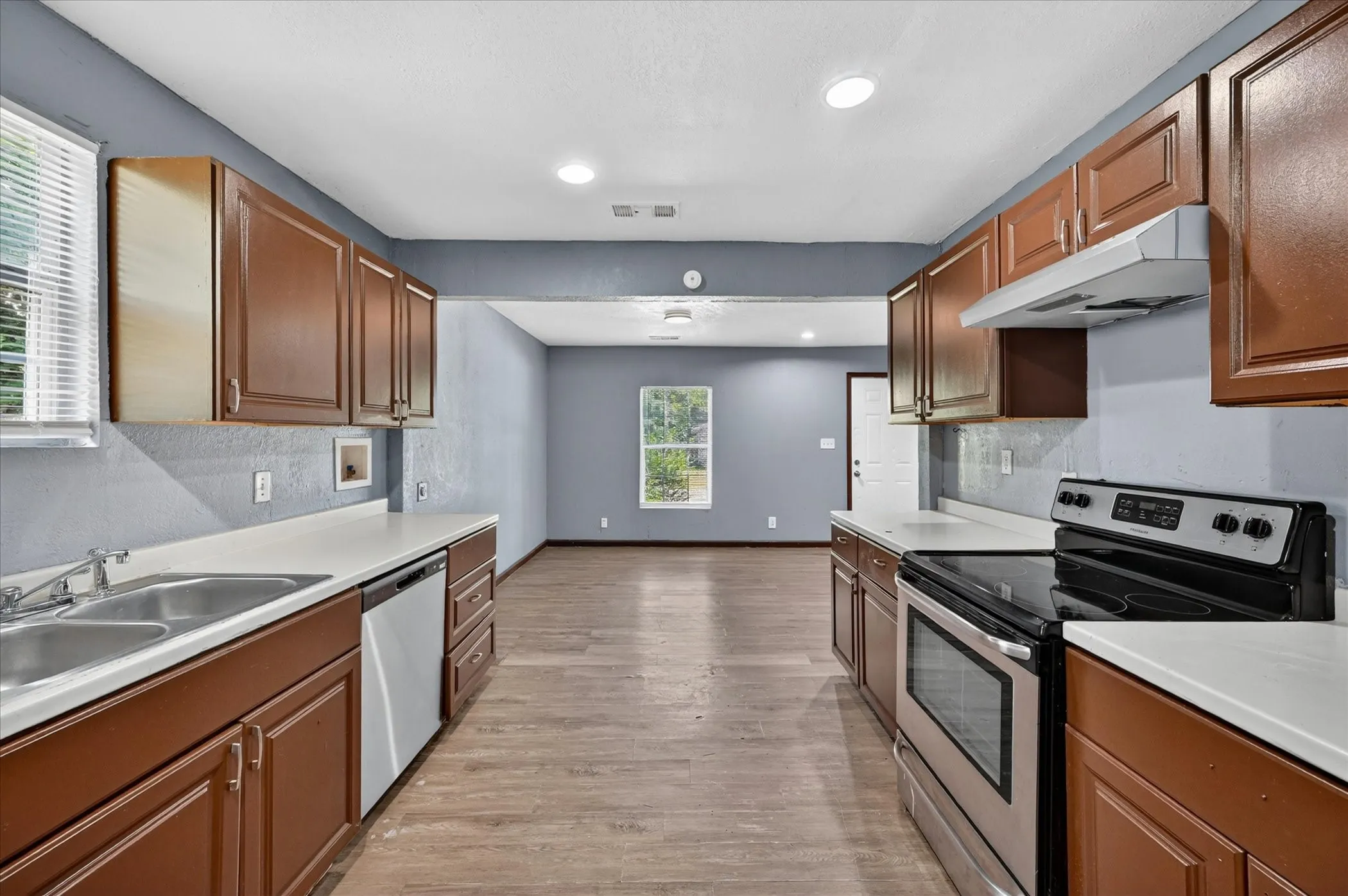 Single Family Residence For Rent in Johnson County , 601 Royal Street, Cleburne, Texas 76031, 1 Bedroom, 1 Bathroom, Garage spaces, 720 Sqft, built in 1986, mls#21360446, Real Estate Agent in Cleburne, Homes For Rent in Johnson county, Homes For Rent in Cleburne, Realtor in Cleburne Texas, Real Estate Brokerage Independent Realty Texas, Luminita Cordes Realtor