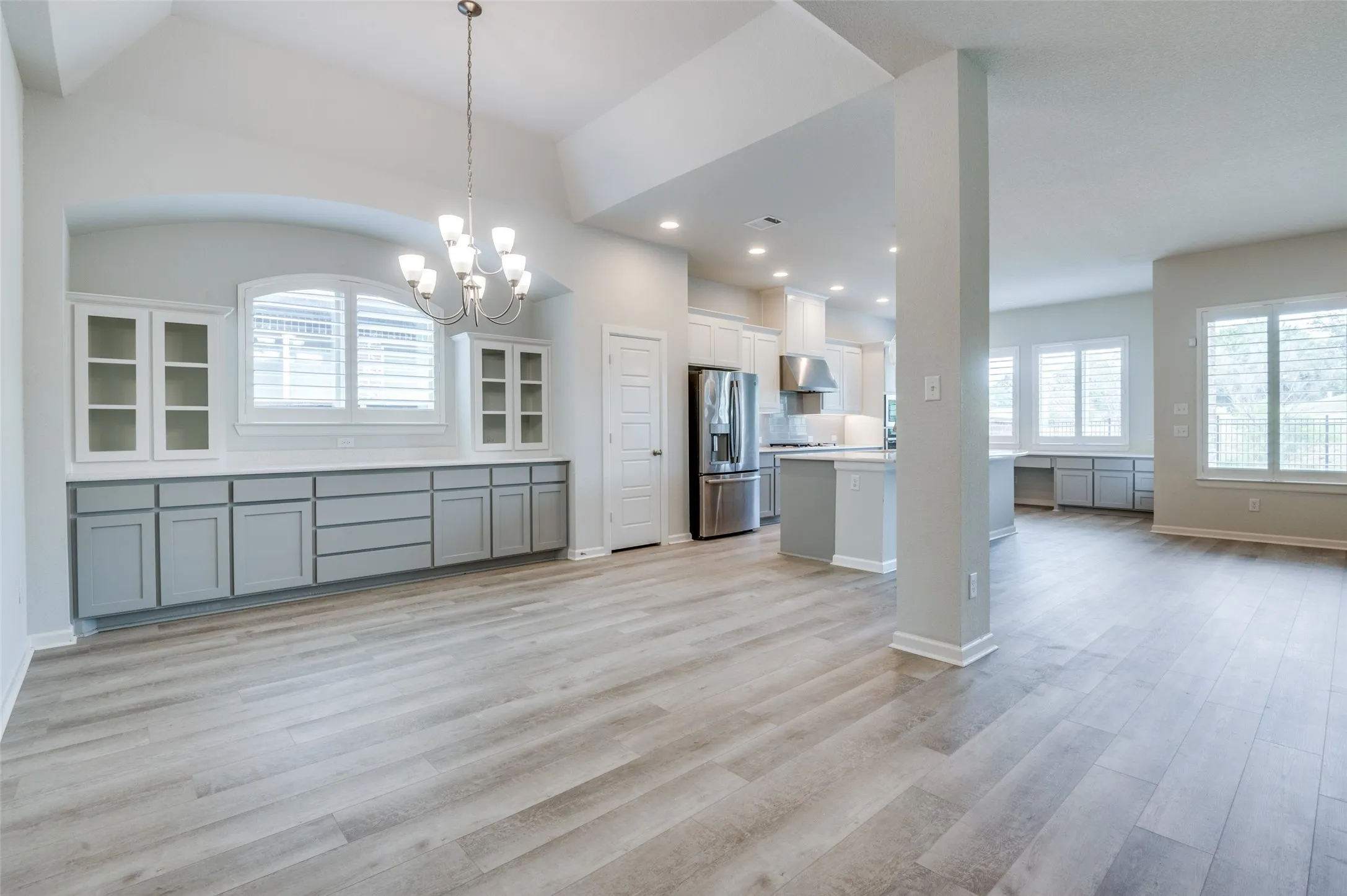 Single Family Residence For Rent in Tarrant County , 1407 Lone Eagle Way, Arlington, Texas 76005, 4 Bedroom, 3 Bathroom, 3 Garage spaces, 2,709 Sqft, built in 2019, mls#21360447, Real Estate Agent in Arlington, Homes For Rent in Tarrant county, Homes For Rent in Arlington, Realtor in Arlington Texas, Real Estate Brokerage Independent Realty Texas, Luminita Cordes Realtor