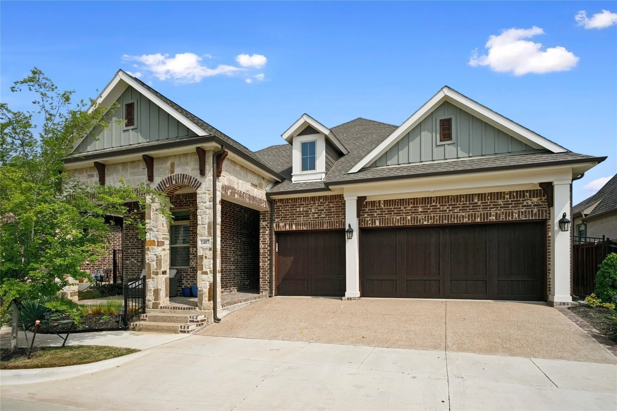 Single Family Residence For Rent in Tarrant County , 1407 Lone Eagle Way, Arlington, Texas 76005, 4 Bedroom, 3 Bathroom, 3 Garage spaces, 2,709 Sqft, built in 2019, mls#21360447, Real Estate Agent in Arlington, Homes For Rent in Tarrant county, Homes For Rent in Arlington, Realtor in Arlington Texas, Real Estate Brokerage Independent Realty Texas, Luminita Cordes Realtor