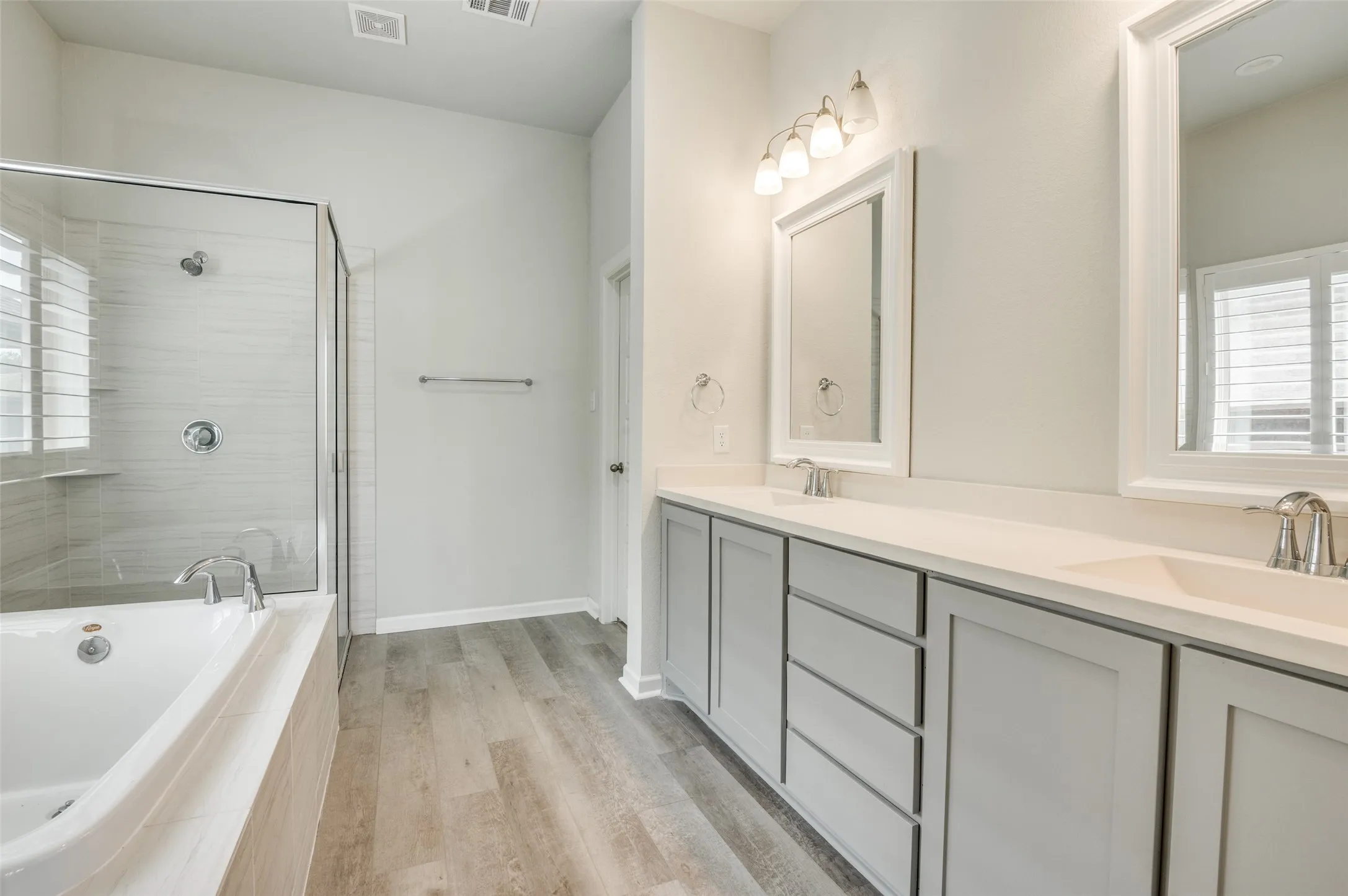 Single Family Residence For Rent in Tarrant County , 1407 Lone Eagle Way, Arlington, Texas 76005, 4 Bedroom, 3 Bathroom, 3 Garage spaces, 2,709 Sqft, built in 2019, mls#21360447, Real Estate Agent in Arlington, Homes For Rent in Tarrant county, Homes For Rent in Arlington, Realtor in Arlington Texas, Real Estate Brokerage Independent Realty Texas, Luminita Cordes Realtor
