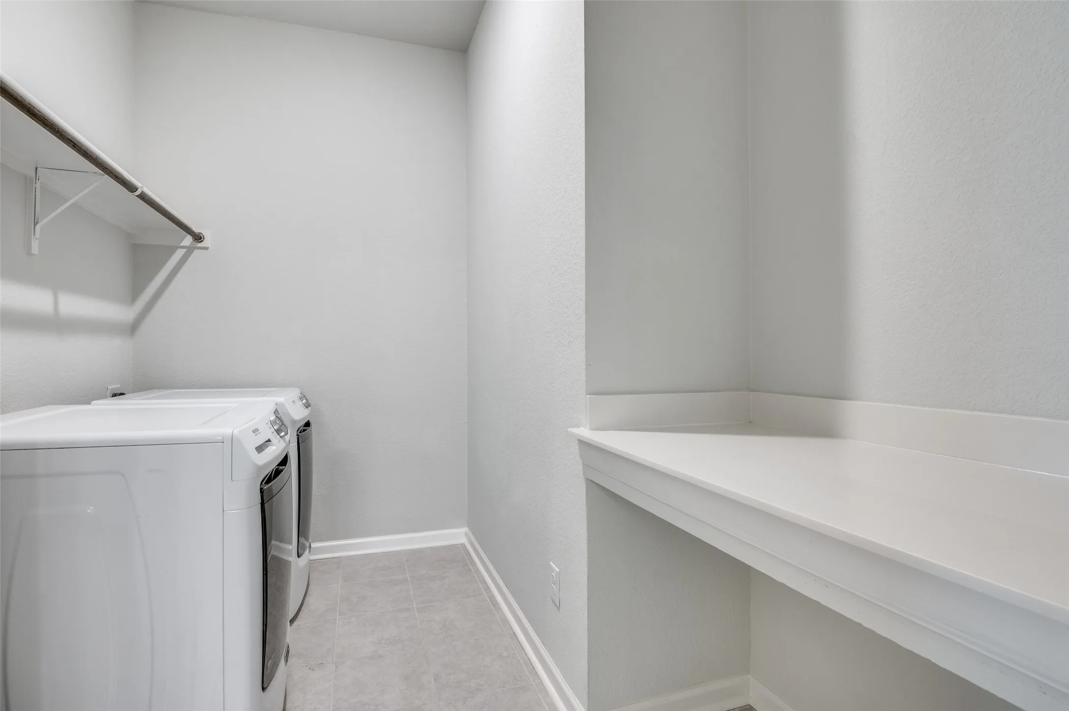 Single Family Residence For Rent in Tarrant County , 1407 Lone Eagle Way, Arlington, Texas 76005, 4 Bedroom, 3 Bathroom, 3 Garage spaces, 2,709 Sqft, built in 2019, mls#21360447, Real Estate Agent in Arlington, Homes For Rent in Tarrant county, Homes For Rent in Arlington, Realtor in Arlington Texas, Real Estate Brokerage Independent Realty Texas, Luminita Cordes Realtor