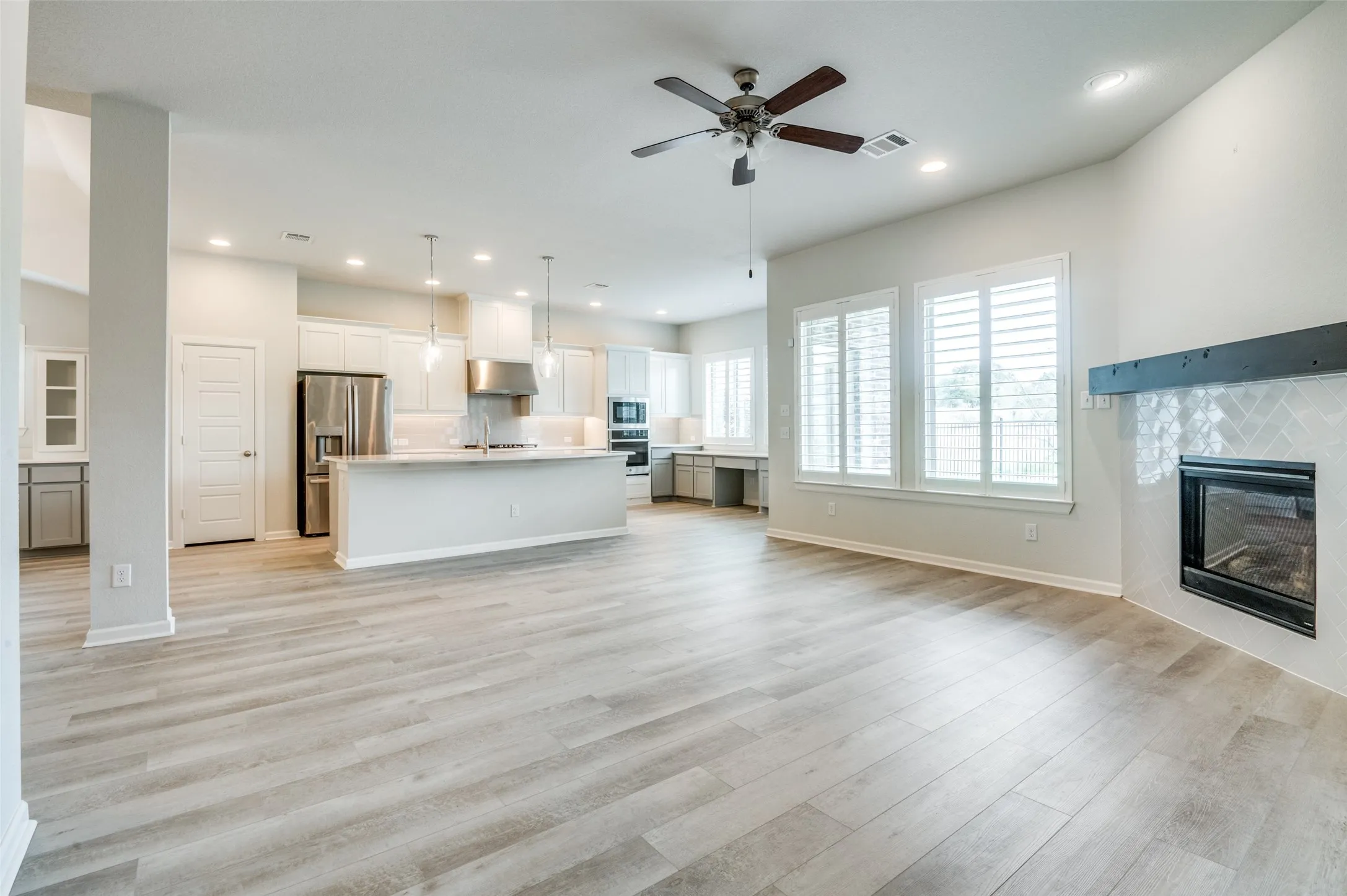 Single Family Residence For Rent in Tarrant County , 1407 Lone Eagle Way, Arlington, Texas 76005, 4 Bedroom, 3 Bathroom, 3 Garage spaces, 2,709 Sqft, built in 2019, mls#21360447, Real Estate Agent in Arlington, Homes For Rent in Tarrant county, Homes For Rent in Arlington, Realtor in Arlington Texas, Real Estate Brokerage Independent Realty Texas, Luminita Cordes Realtor