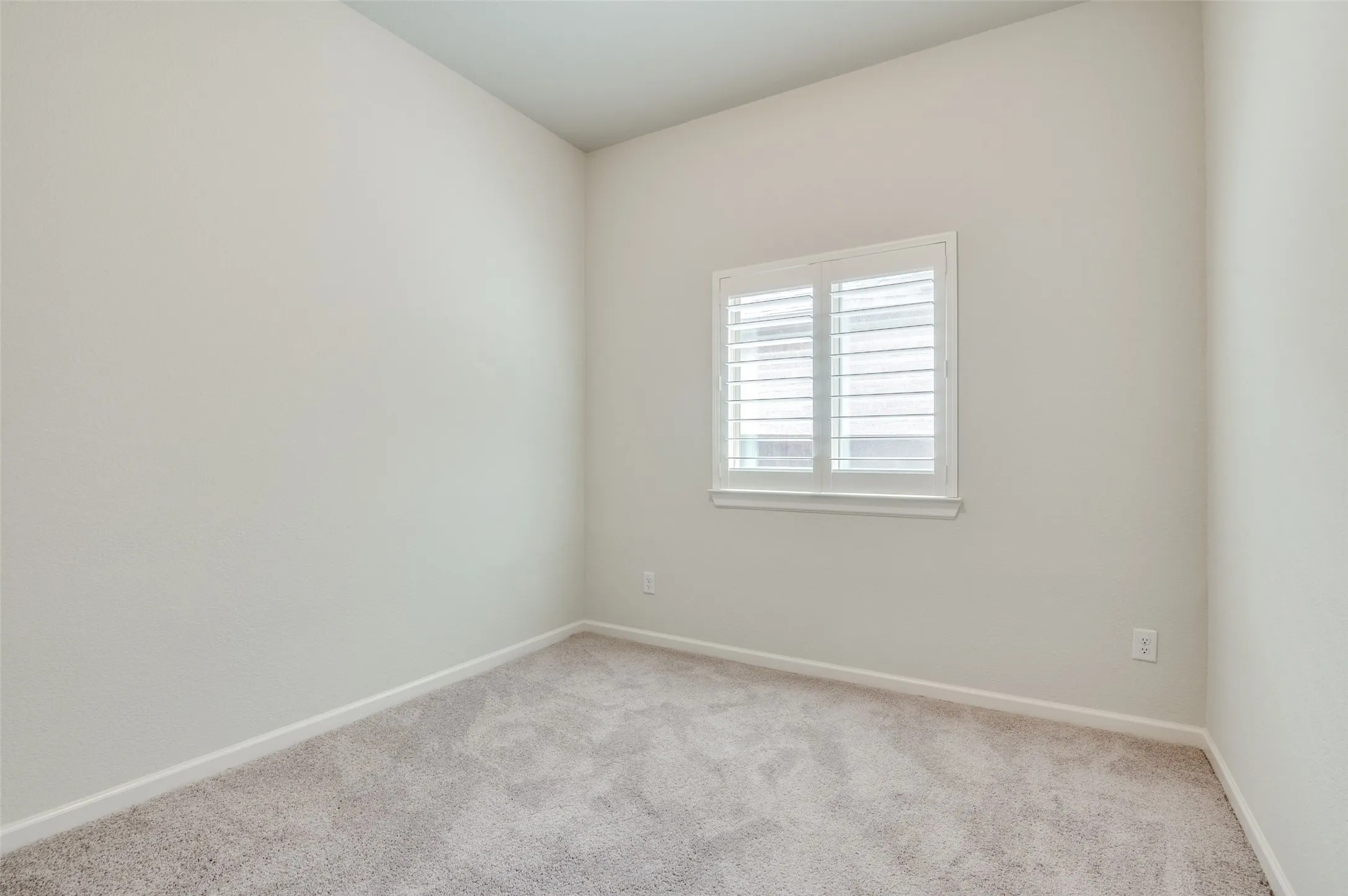Single Family Residence For Rent in Tarrant County , 1407 Lone Eagle Way, Arlington, Texas 76005, 4 Bedroom, 3 Bathroom, 3 Garage spaces, 2,709 Sqft, built in 2019, mls#21360447, Real Estate Agent in Arlington, Homes For Rent in Tarrant county, Homes For Rent in Arlington, Realtor in Arlington Texas, Real Estate Brokerage Independent Realty Texas, Luminita Cordes Realtor