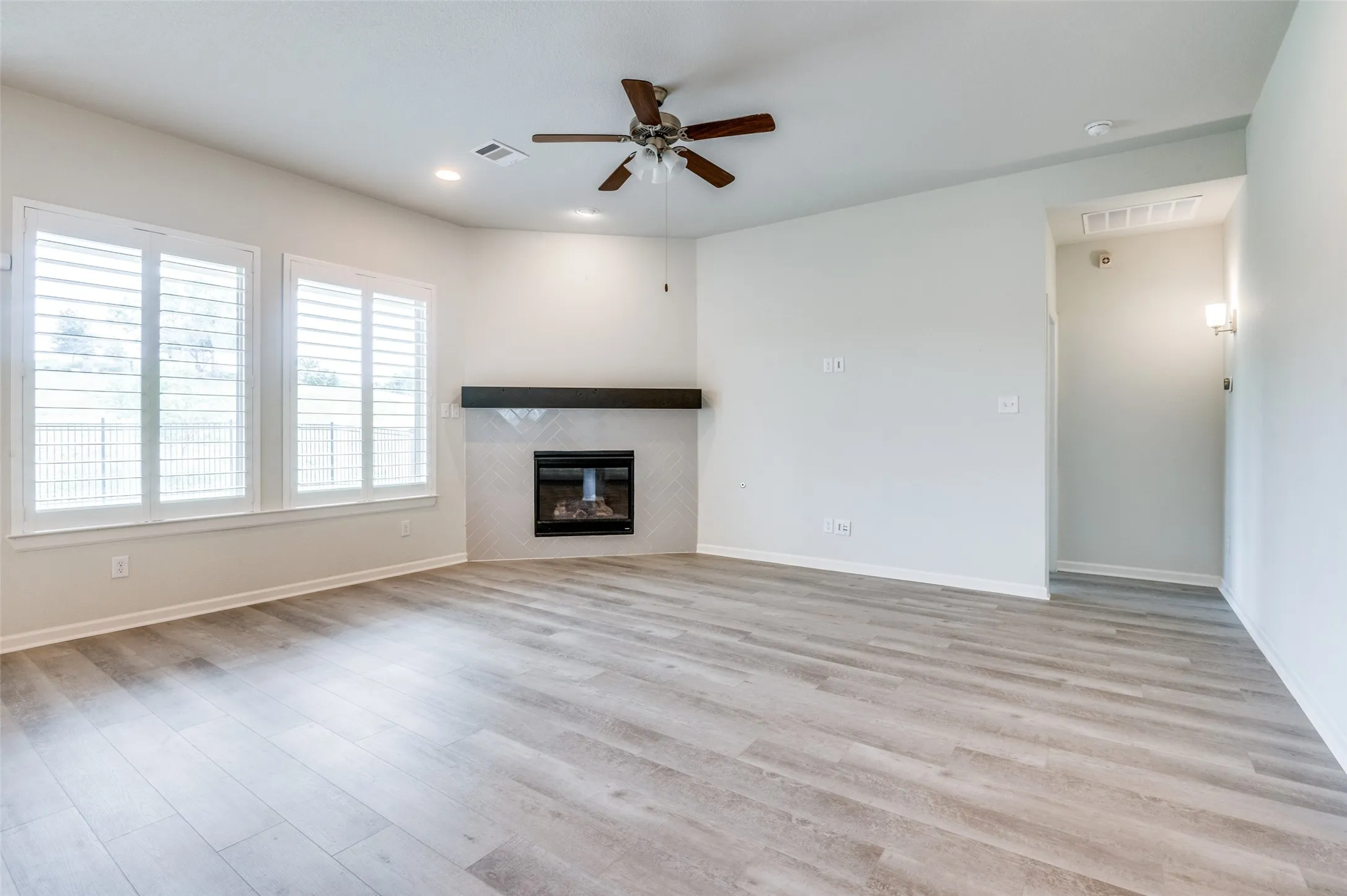 Single Family Residence For Rent in Tarrant County , 1407 Lone Eagle Way, Arlington, Texas 76005, 4 Bedroom, 3 Bathroom, 3 Garage spaces, 2,709 Sqft, built in 2019, mls#21360447, Real Estate Agent in Arlington, Homes For Rent in Tarrant county, Homes For Rent in Arlington, Realtor in Arlington Texas, Real Estate Brokerage Independent Realty Texas, Luminita Cordes Realtor