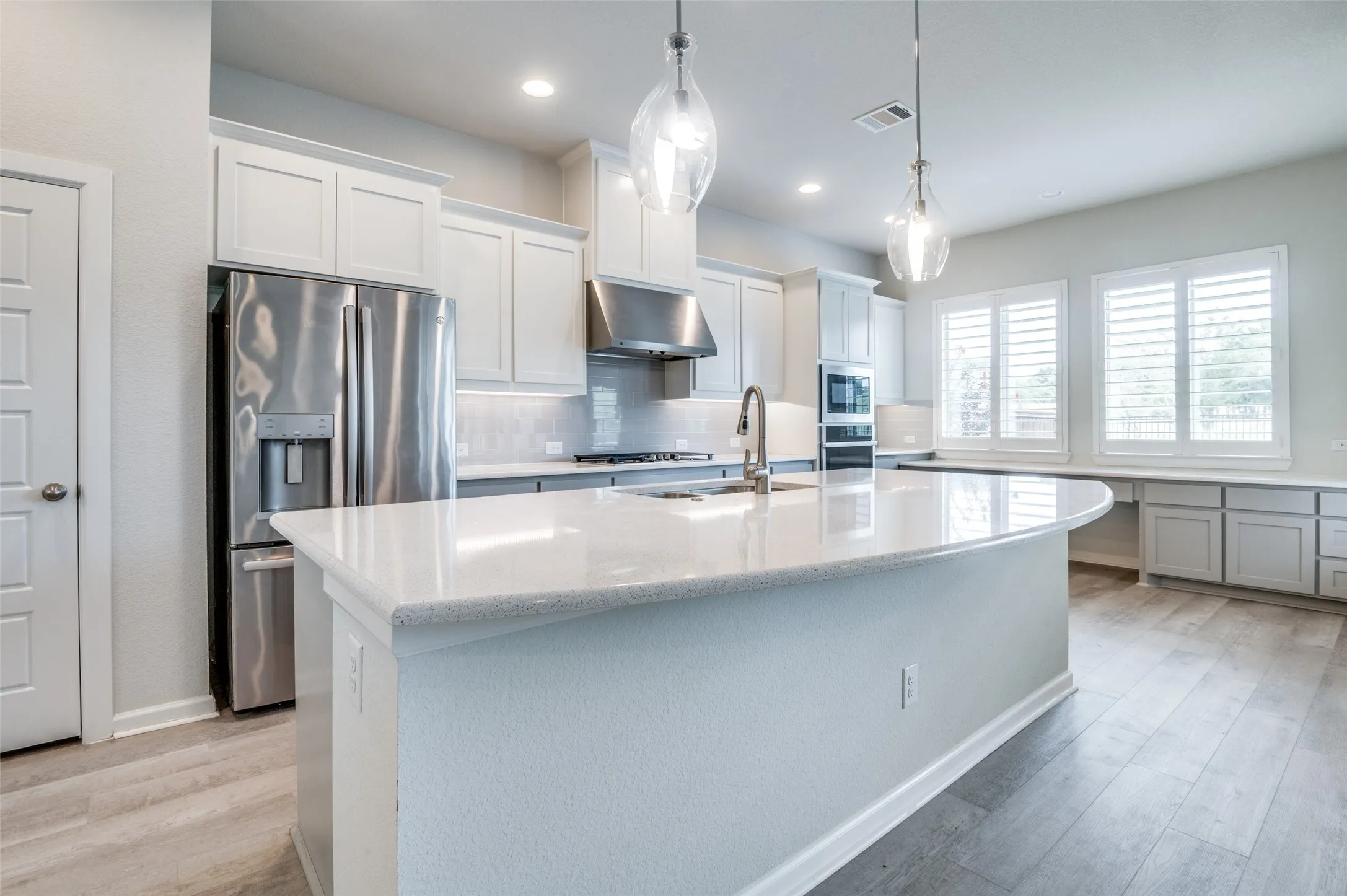 Single Family Residence For Rent in Tarrant County , 1407 Lone Eagle Way, Arlington, Texas 76005, 4 Bedroom, 3 Bathroom, 3 Garage spaces, 2,709 Sqft, built in 2019, mls#21360447, Real Estate Agent in Arlington, Homes For Rent in Tarrant county, Homes For Rent in Arlington, Realtor in Arlington Texas, Real Estate Brokerage Independent Realty Texas, Luminita Cordes Realtor