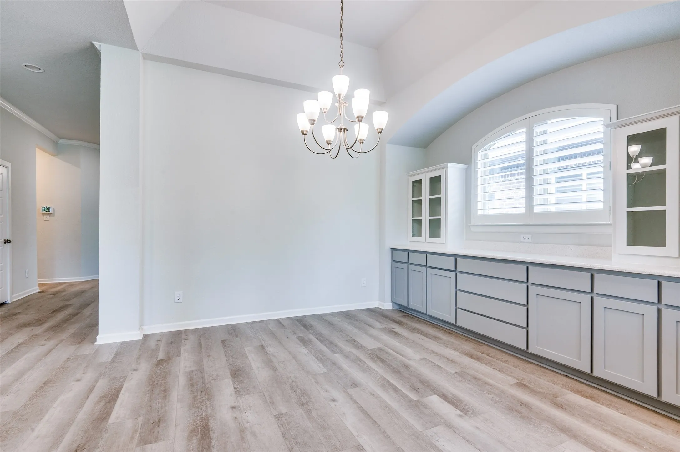 Single Family Residence For Rent in Tarrant County , 1407 Lone Eagle Way, Arlington, Texas 76005, 4 Bedroom, 3 Bathroom, 3 Garage spaces, 2,709 Sqft, built in 2019, mls#21360447, Real Estate Agent in Arlington, Homes For Rent in Tarrant county, Homes For Rent in Arlington, Realtor in Arlington Texas, Real Estate Brokerage Independent Realty Texas, Luminita Cordes Realtor