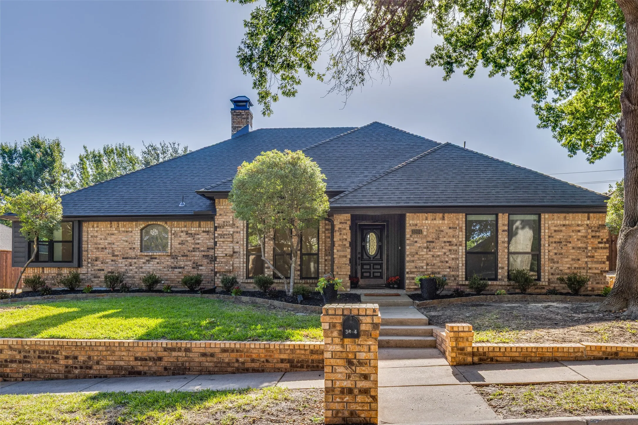 Single Family Residence For Sale in Tarrant County , 3204 Channing Lane, Bedford, Texas 76021, 4 Bedroom, 3 Bathroom, 2 Garage spaces, 2,558 Sqft, built in 1985, mls#21358190, Real Estate Agent in Bedford, Homes For Sale in Tarrant county, Homes For Sale in Bedford, Realtor in Bedford Texas, Real Estate Brokerage Independent Realty Texas, Luminita Cordes Realtor