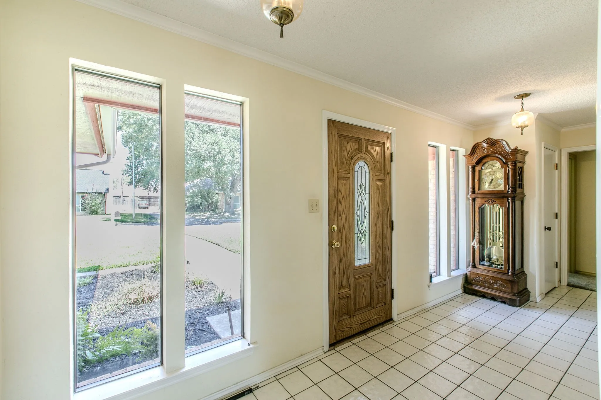 Single Family Residence For Sale in Tarrant County , 4400 Kingswick Drive, Arlington, Texas 76016, 4 Bedroom, 3 Bathroom, 2 Garage spaces, 2,742 Sqft, built in 1976, mls#21360415, Real Estate Agent in Arlington, Homes For Sale in Tarrant county, Homes For Sale in Arlington, Realtor in Arlington Texas, Real Estate Brokerage Independent Realty Texas, Luminita Cordes Realtor