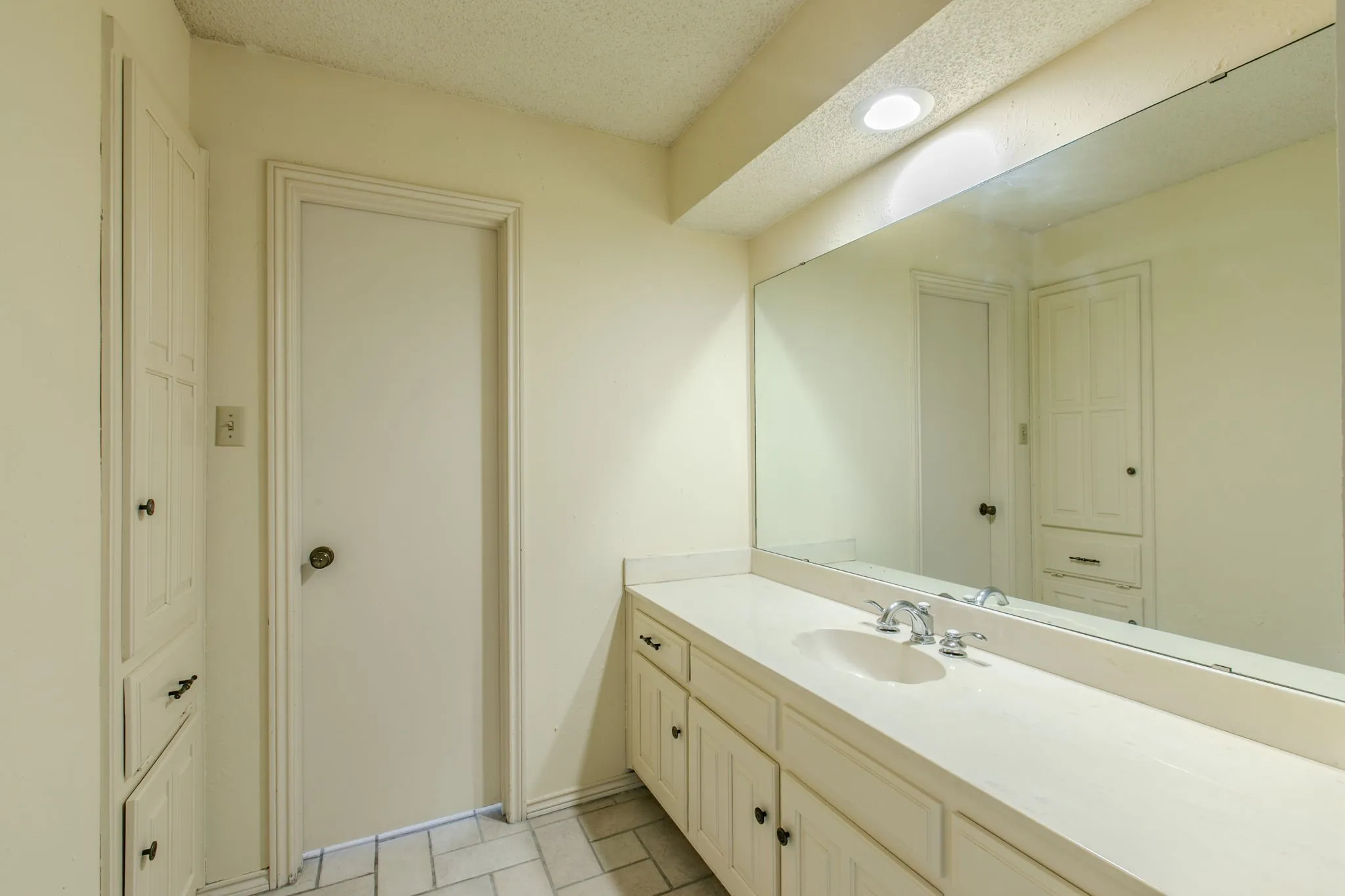 Single Family Residence For Sale in Tarrant County , 4400 Kingswick Drive, Arlington, Texas 76016, 4 Bedroom, 3 Bathroom, 2 Garage spaces, 2,742 Sqft, built in 1976, mls#21360415, Real Estate Agent in Arlington, Homes For Sale in Tarrant county, Homes For Sale in Arlington, Realtor in Arlington Texas, Real Estate Brokerage Independent Realty Texas, Luminita Cordes Realtor