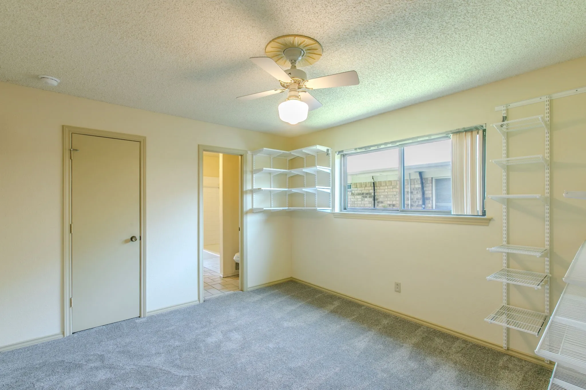 Single Family Residence For Sale in Tarrant County , 4400 Kingswick Drive, Arlington, Texas 76016, 4 Bedroom, 3 Bathroom, 2 Garage spaces, 2,742 Sqft, built in 1976, mls#21360415, Real Estate Agent in Arlington, Homes For Sale in Tarrant county, Homes For Sale in Arlington, Realtor in Arlington Texas, Real Estate Brokerage Independent Realty Texas, Luminita Cordes Realtor