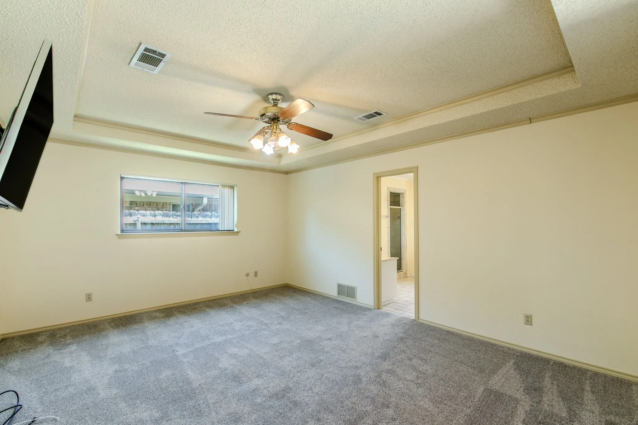Single Family Residence For Sale in Tarrant County , 4400 Kingswick Drive, Arlington, Texas 76016, 4 Bedroom, 3 Bathroom, 2 Garage spaces, 2,742 Sqft, built in 1976, mls#21360415, Real Estate Agent in Arlington, Homes For Sale in Tarrant county, Homes For Sale in Arlington, Realtor in Arlington Texas, Real Estate Brokerage Independent Realty Texas, Luminita Cordes Realtor