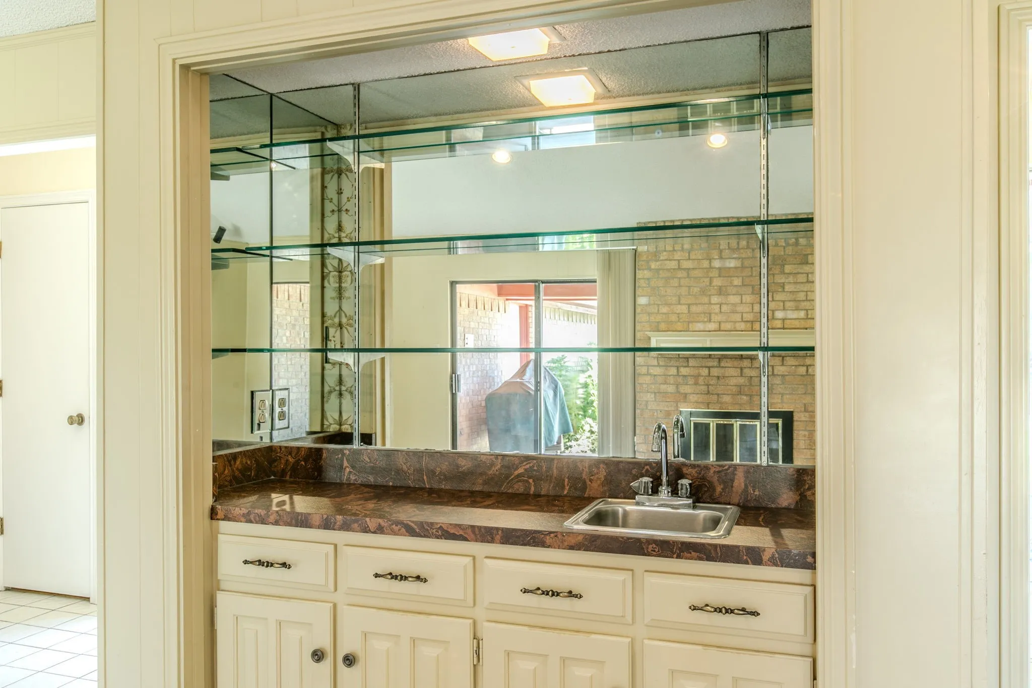 Single Family Residence For Sale in Tarrant County , 4400 Kingswick Drive, Arlington, Texas 76016, 4 Bedroom, 3 Bathroom, 2 Garage spaces, 2,742 Sqft, built in 1976, mls#21360415, Real Estate Agent in Arlington, Homes For Sale in Tarrant county, Homes For Sale in Arlington, Realtor in Arlington Texas, Real Estate Brokerage Independent Realty Texas, Luminita Cordes Realtor