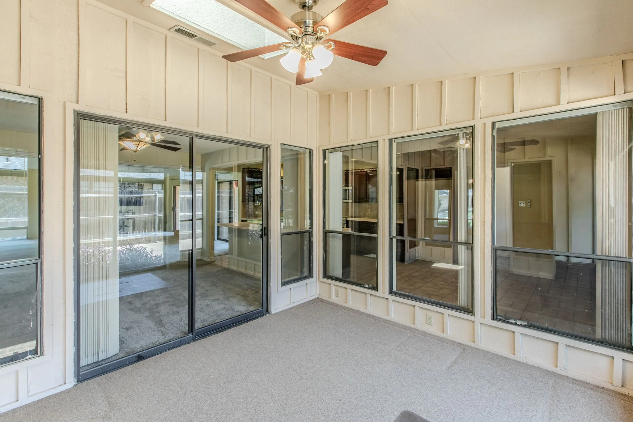 Single Family Residence For Sale in Tarrant County , 4400 Kingswick Drive, Arlington, Texas 76016, 4 Bedroom, 3 Bathroom, 2 Garage spaces, 2,742 Sqft, built in 1976, mls#21360415, Real Estate Agent in Arlington, Homes For Sale in Tarrant county, Homes For Sale in Arlington, Realtor in Arlington Texas, Real Estate Brokerage Independent Realty Texas, Luminita Cordes Realtor