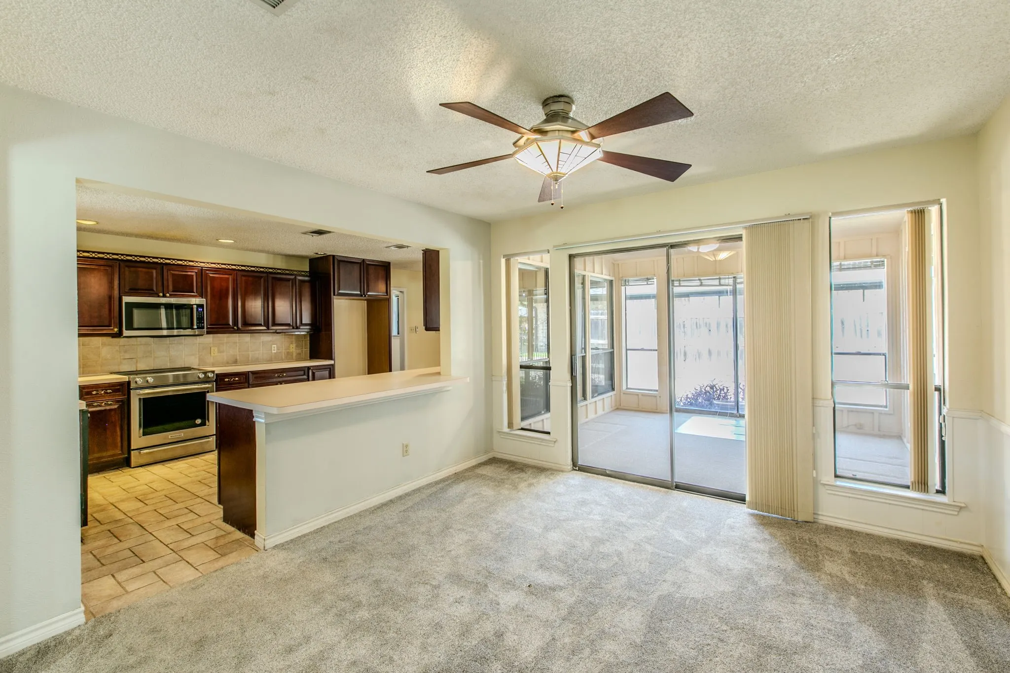 Single Family Residence For Sale in Tarrant County , 4400 Kingswick Drive, Arlington, Texas 76016, 4 Bedroom, 3 Bathroom, 2 Garage spaces, 2,742 Sqft, built in 1976, mls#21360415, Real Estate Agent in Arlington, Homes For Sale in Tarrant county, Homes For Sale in Arlington, Realtor in Arlington Texas, Real Estate Brokerage Independent Realty Texas, Luminita Cordes Realtor