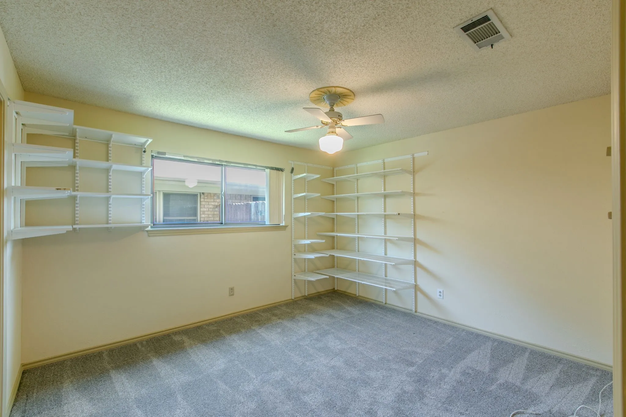 Single Family Residence For Sale in Tarrant County , 4400 Kingswick Drive, Arlington, Texas 76016, 4 Bedroom, 3 Bathroom, 2 Garage spaces, 2,742 Sqft, built in 1976, mls#21360415, Real Estate Agent in Arlington, Homes For Sale in Tarrant county, Homes For Sale in Arlington, Realtor in Arlington Texas, Real Estate Brokerage Independent Realty Texas, Luminita Cordes Realtor