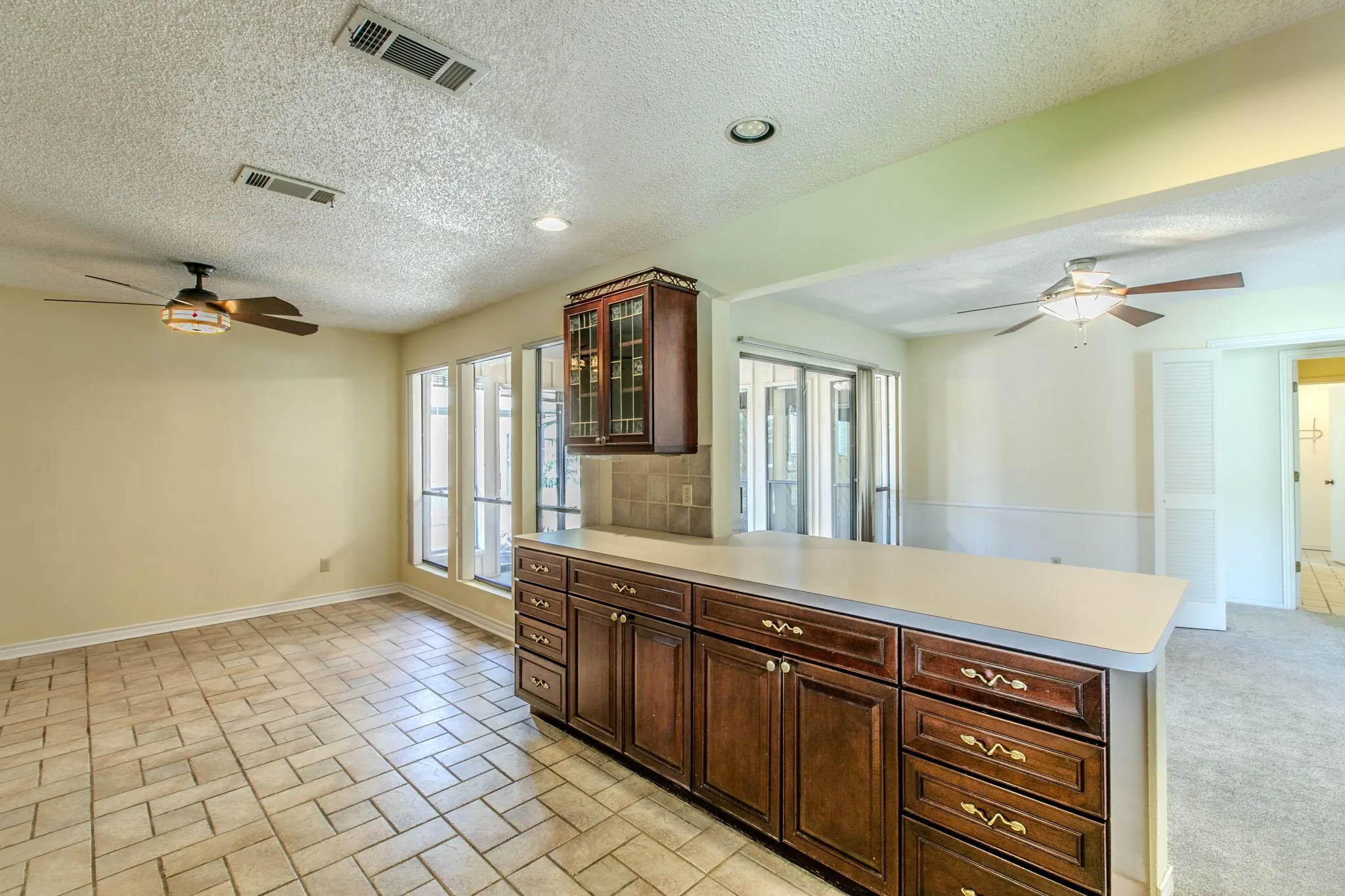 Single Family Residence For Sale in Tarrant County , 4400 Kingswick Drive, Arlington, Texas 76016, 4 Bedroom, 3 Bathroom, 2 Garage spaces, 2,742 Sqft, built in 1976, mls#21360415, Real Estate Agent in Arlington, Homes For Sale in Tarrant county, Homes For Sale in Arlington, Realtor in Arlington Texas, Real Estate Brokerage Independent Realty Texas, Luminita Cordes Realtor