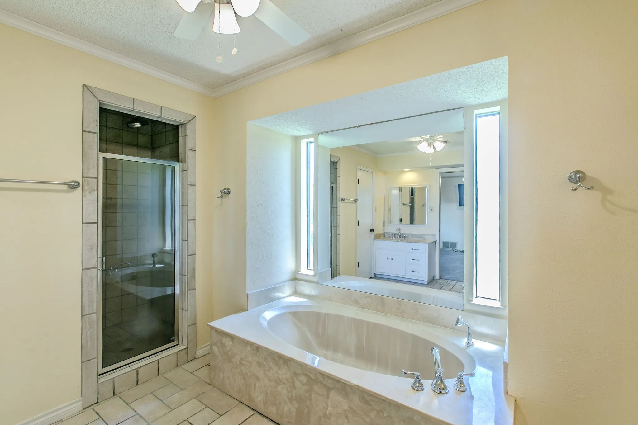 Single Family Residence For Sale in Tarrant County , 4400 Kingswick Drive, Arlington, Texas 76016, 4 Bedroom, 3 Bathroom, 2 Garage spaces, 2,742 Sqft, built in 1976, mls#21360415, Real Estate Agent in Arlington, Homes For Sale in Tarrant county, Homes For Sale in Arlington, Realtor in Arlington Texas, Real Estate Brokerage Independent Realty Texas, Luminita Cordes Realtor