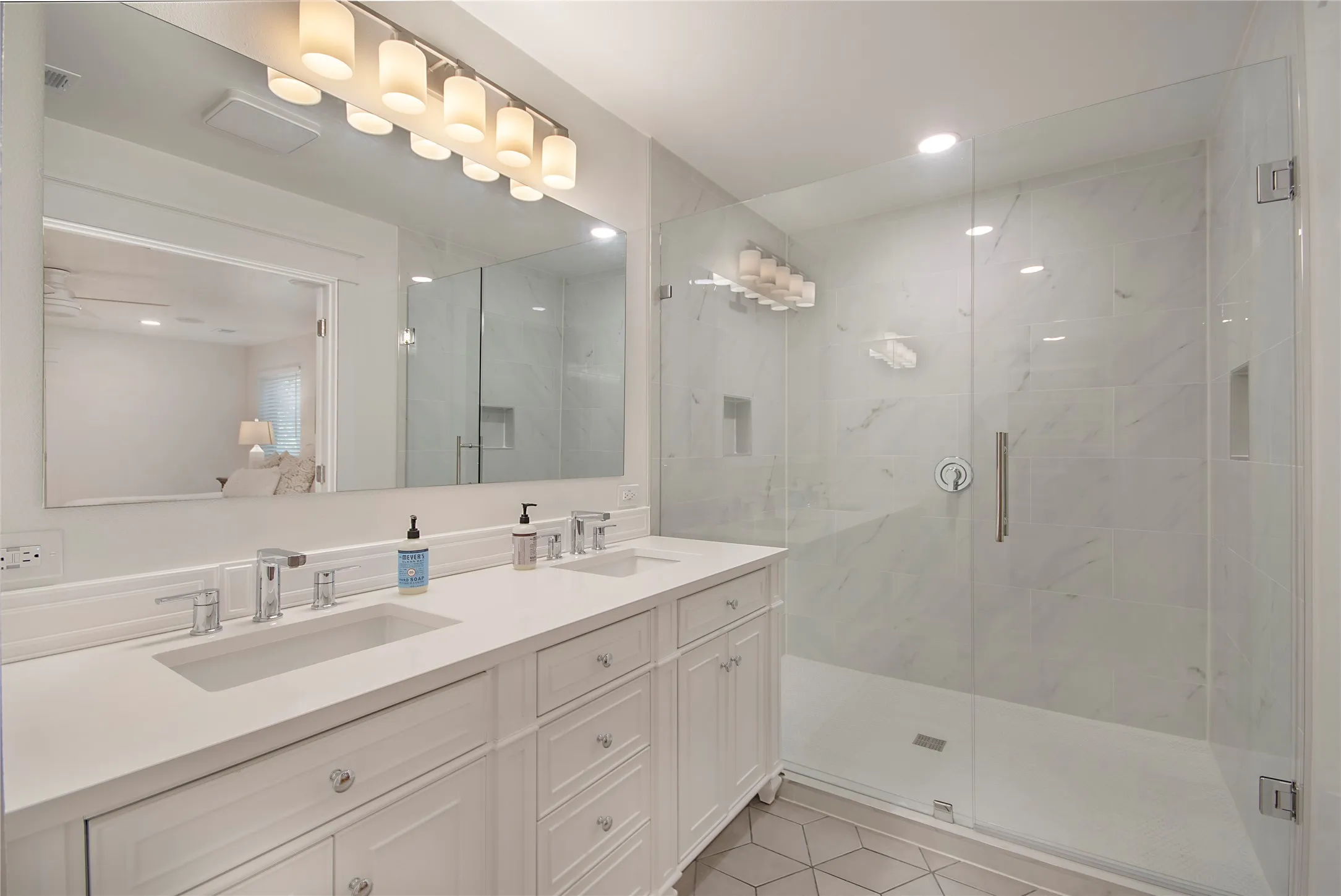 Single Family Residence For Sale in Dallas County , 1049 Forest Grove Drive, Dallas, Texas 75218, 3 Bedroom, 3 Bathroom, 2 Garage spaces, 2,550 Sqft, built in 1969, mls#21358264, Real Estate Agent in Dallas, Homes For Sale in Dallas county, Homes For Sale in Dallas, Realtor in Dallas Texas, Real Estate Brokerage Independent Realty Texas, Luminita Cordes Realtor