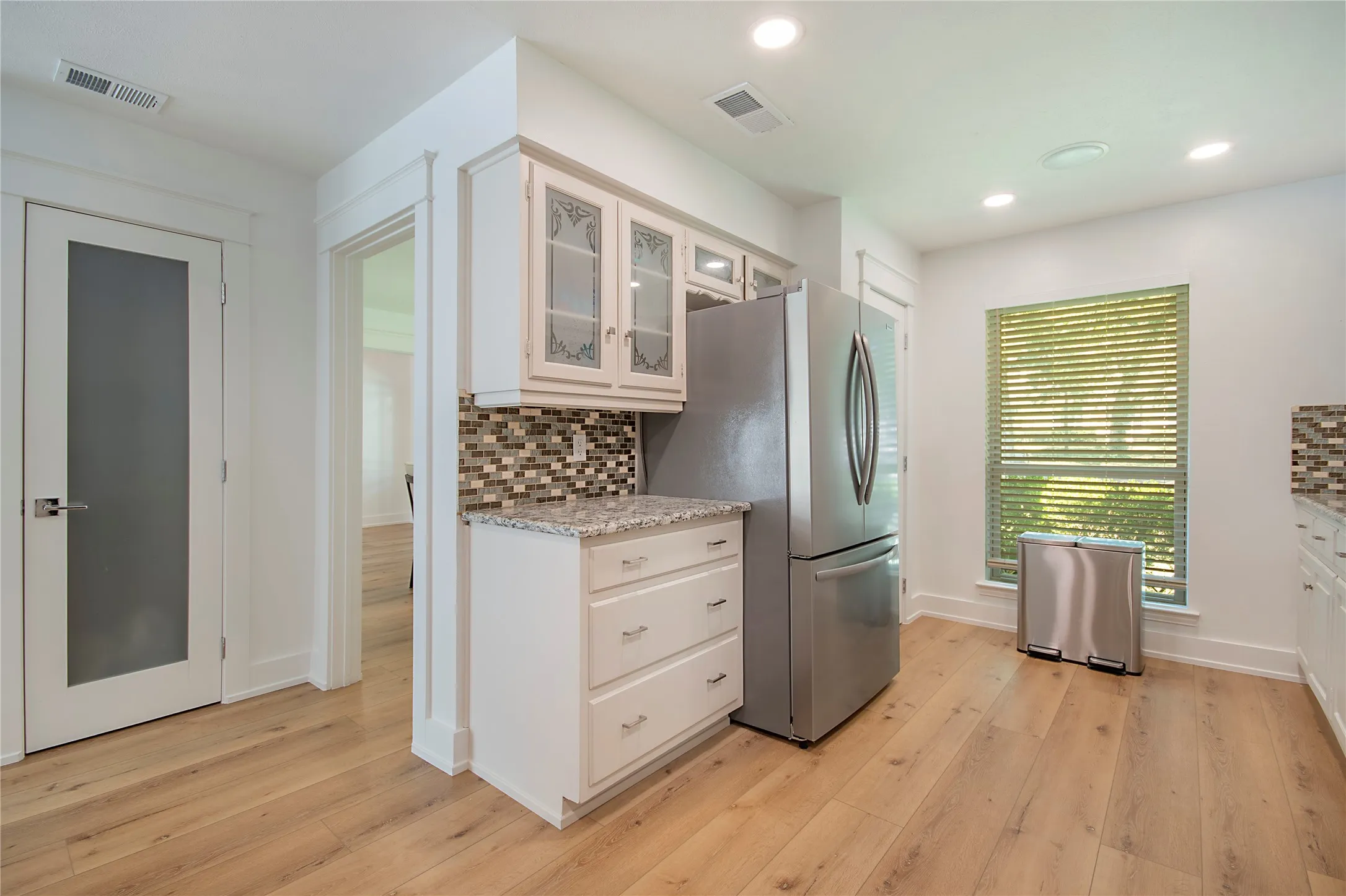 Single Family Residence For Sale in Dallas County , 1049 Forest Grove Drive, Dallas, Texas 75218, 3 Bedroom, 3 Bathroom, 2 Garage spaces, 2,550 Sqft, built in 1969, mls#21358264, Real Estate Agent in Dallas, Homes For Sale in Dallas county, Homes For Sale in Dallas, Realtor in Dallas Texas, Real Estate Brokerage Independent Realty Texas, Luminita Cordes Realtor