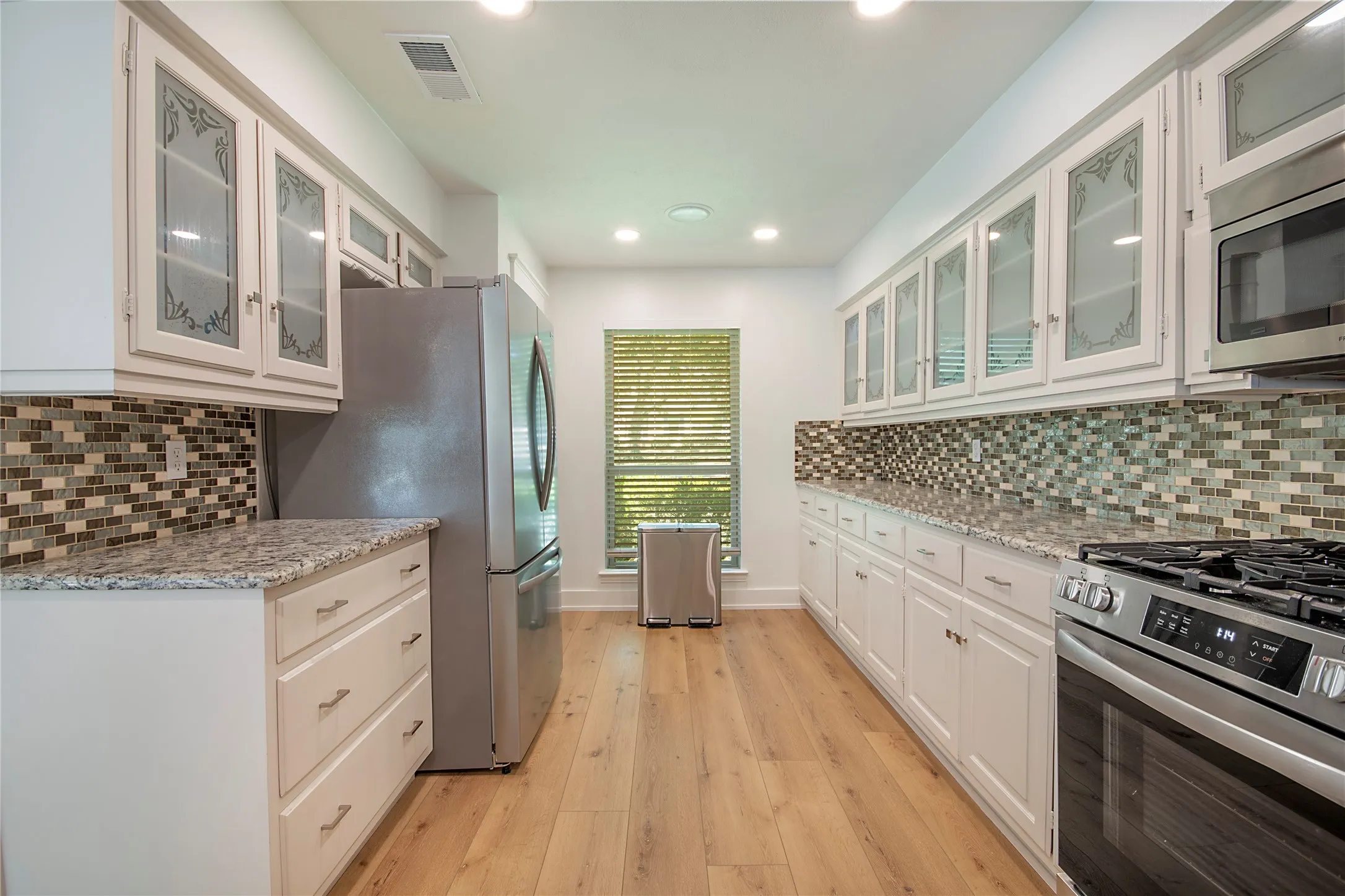 Single Family Residence For Sale in Dallas County , 1049 Forest Grove Drive, Dallas, Texas 75218, 3 Bedroom, 3 Bathroom, 2 Garage spaces, 2,550 Sqft, built in 1969, mls#21358264, Real Estate Agent in Dallas, Homes For Sale in Dallas county, Homes For Sale in Dallas, Realtor in Dallas Texas, Real Estate Brokerage Independent Realty Texas, Luminita Cordes Realtor