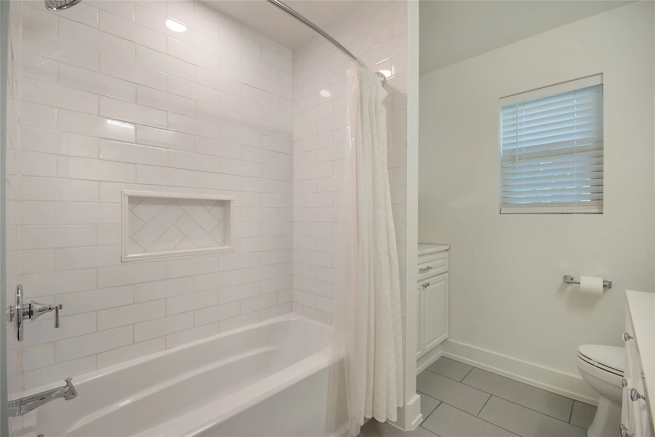Single Family Residence For Sale in Dallas County , 1049 Forest Grove Drive, Dallas, Texas 75218, 3 Bedroom, 3 Bathroom, 2 Garage spaces, 2,550 Sqft, built in 1969, mls#21358264, Real Estate Agent in Dallas, Homes For Sale in Dallas county, Homes For Sale in Dallas, Realtor in Dallas Texas, Real Estate Brokerage Independent Realty Texas, Luminita Cordes Realtor